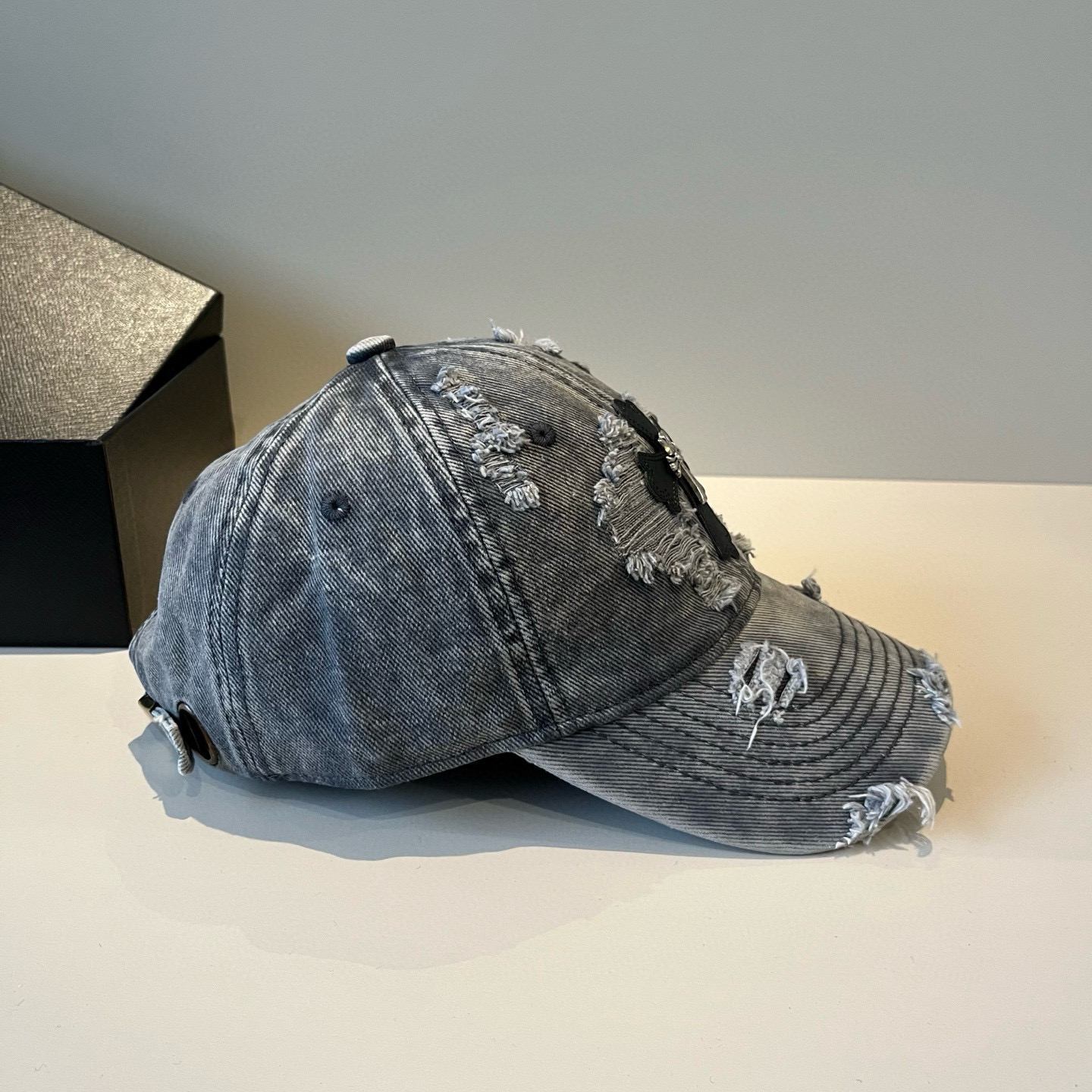  克罗心最新时尚前卫的休闲设计风格，戴上头就是这样好看看哦，做工精细，男女同款！