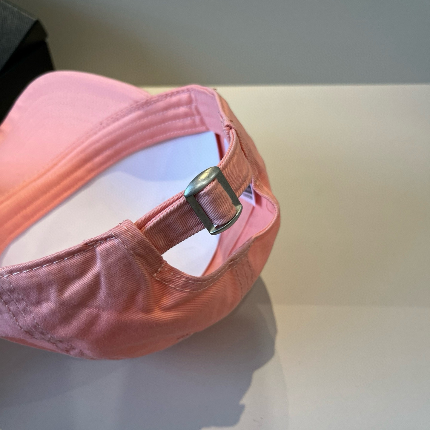  克罗心最新时尚前卫的休闲设计风格，戴上头就是这样好看看哦，做工精细，男女同款！