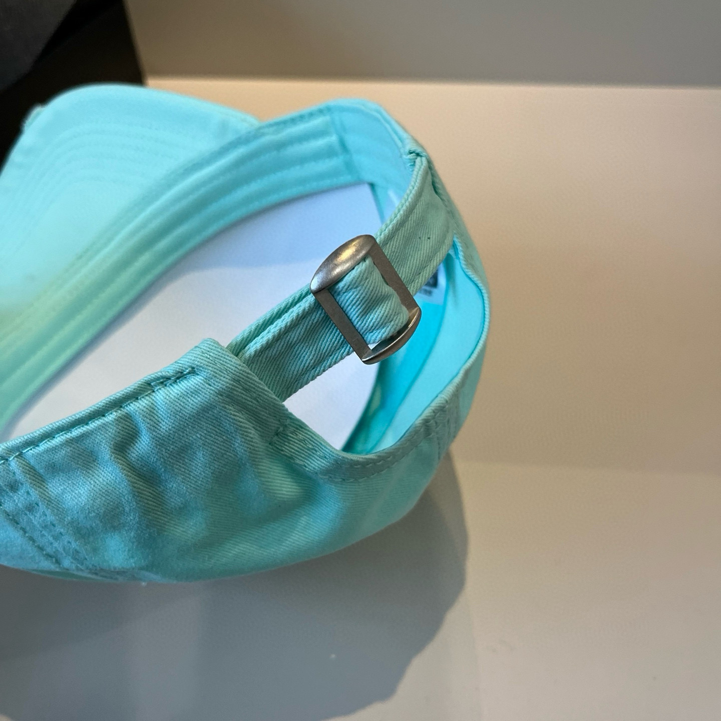  克罗心最新时尚前卫的休闲设计风格，戴上头就是这样好看看哦，做工精细，男女同款！