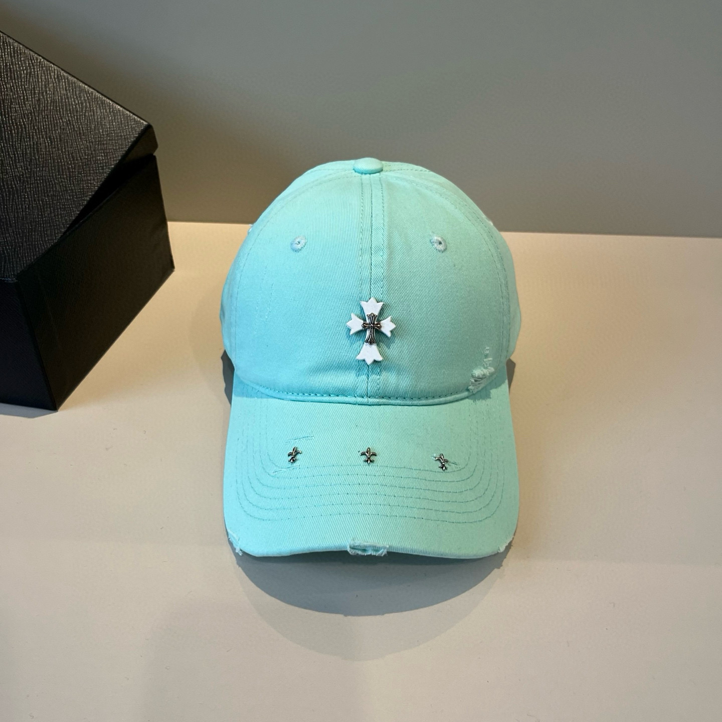  克罗心最新时尚前卫的休闲设计风格，戴上头就是这样好看看哦，做工精细，男女同款！