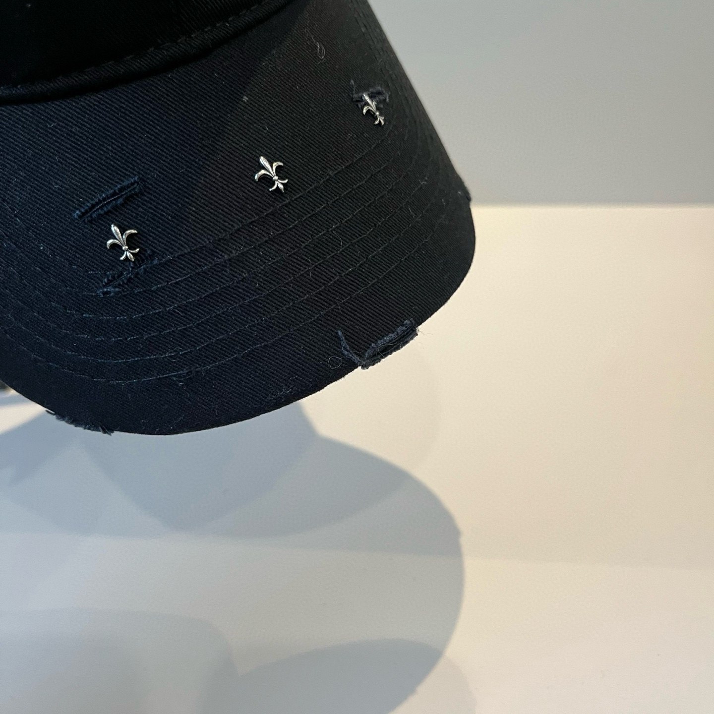  克罗心最新时尚前卫的休闲设计风格，戴上头就是这样好看看哦，做工精细，男女同款！