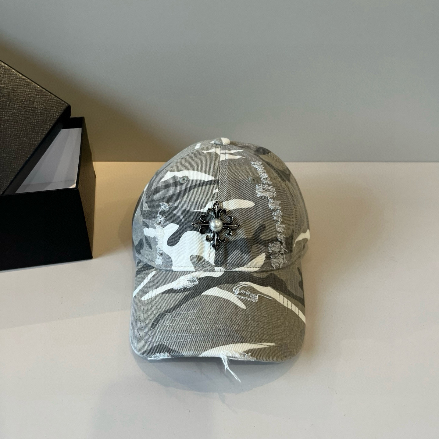  克罗心最新时尚前卫的休闲设计风格，戴上头就是这样好看看哦，做工精细，男女同款！