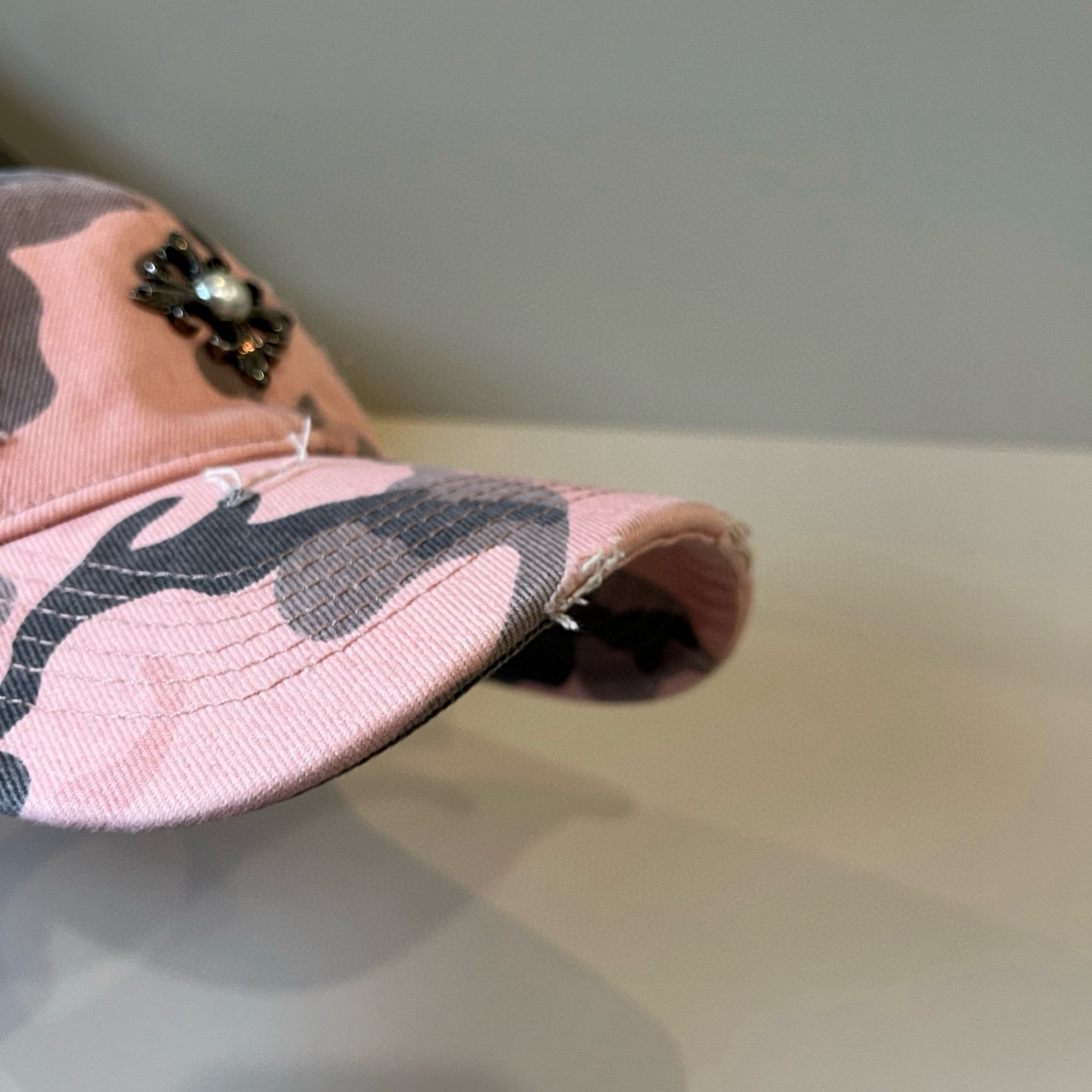  克罗心最新时尚前卫的休闲设计风格，戴上头就是这样好看看哦，做工精细，男女同款！