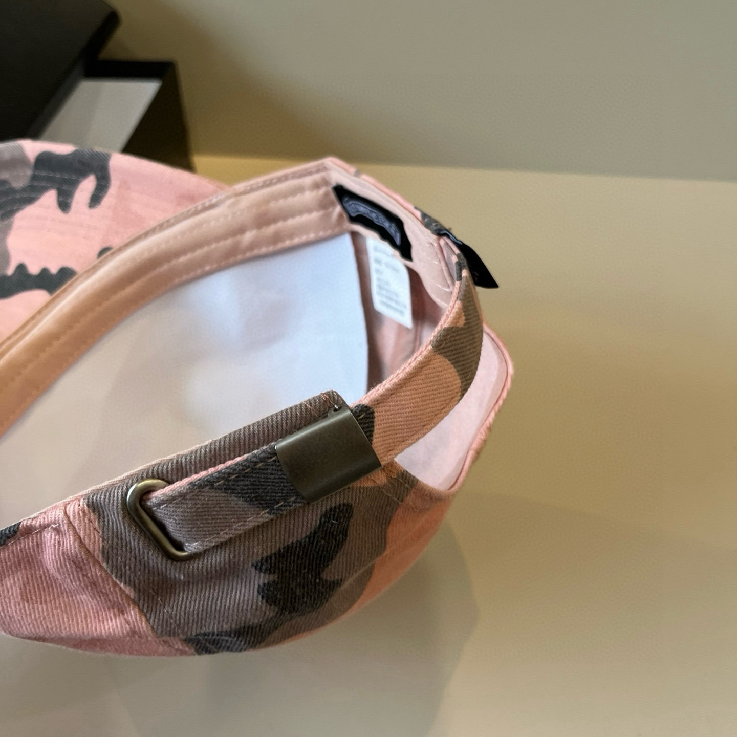  克罗心最新时尚前卫的休闲设计风格，戴上头就是这样好看看哦，做工精细，男女同款！