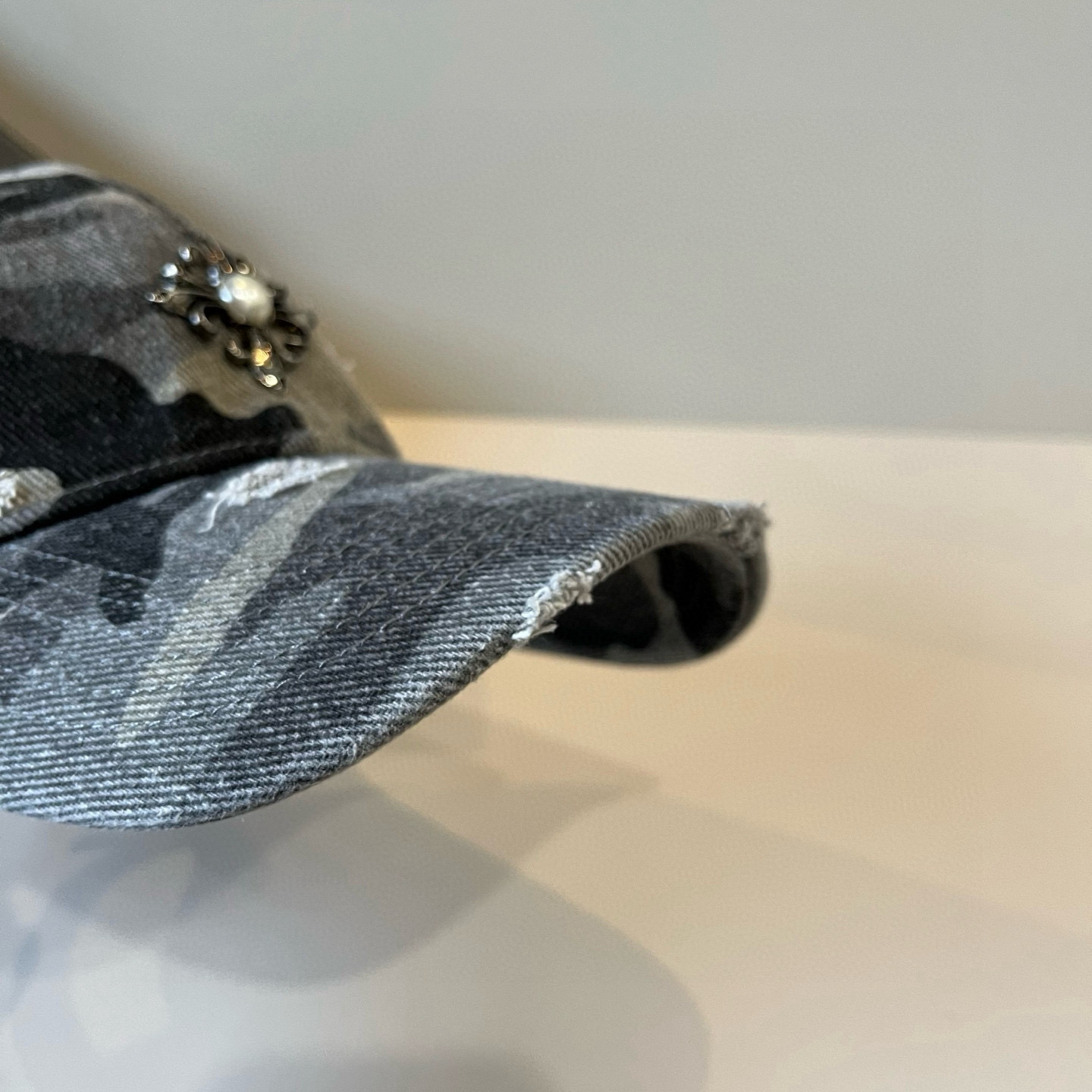  克罗心最新时尚前卫的休闲设计风格，戴上头就是这样好看看哦，做工精细，男女同款！