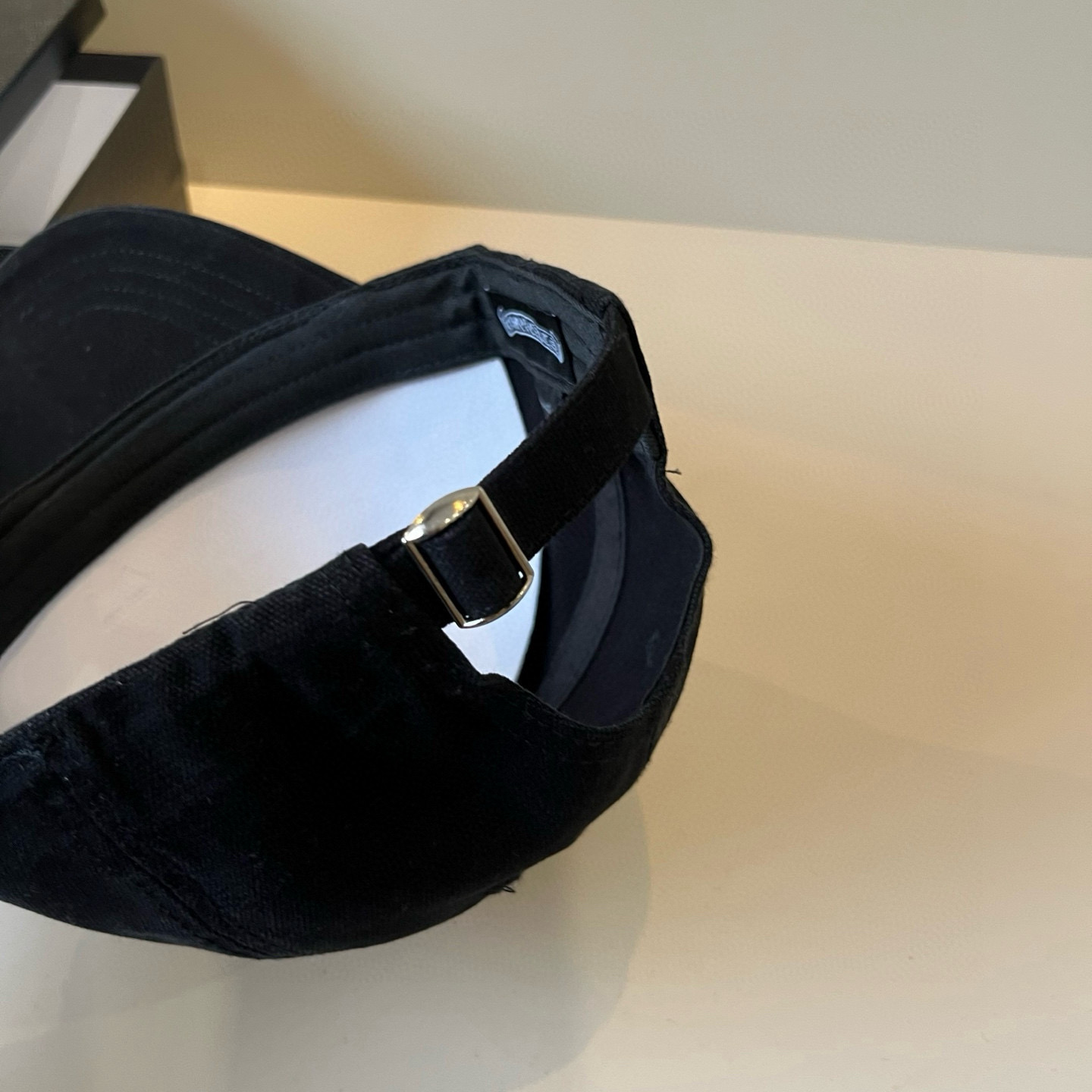  克罗心最新时尚前卫的休闲设计风格，戴上头就是这样好看看哦，做工精细，男女同款！