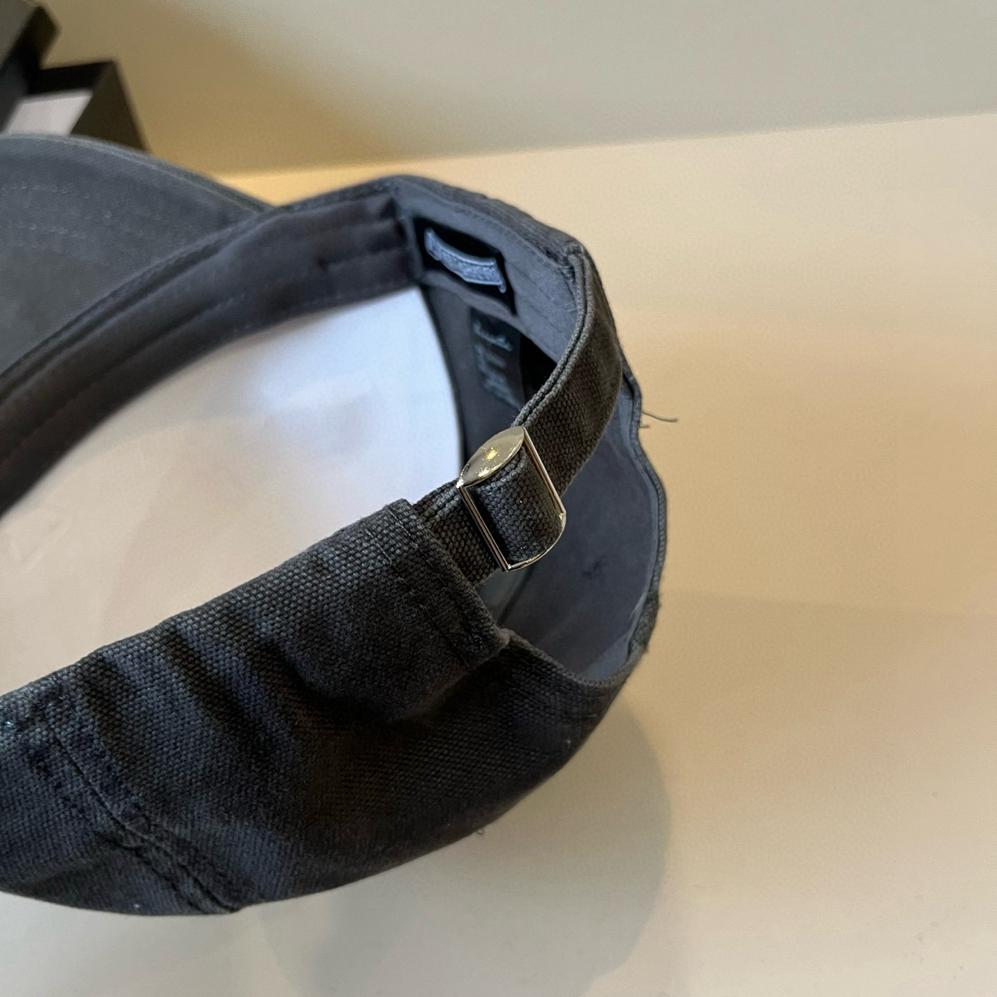  克罗心最新时尚前卫的休闲设计风格，戴上头就是这样好看看哦，做工精细，男女同款！