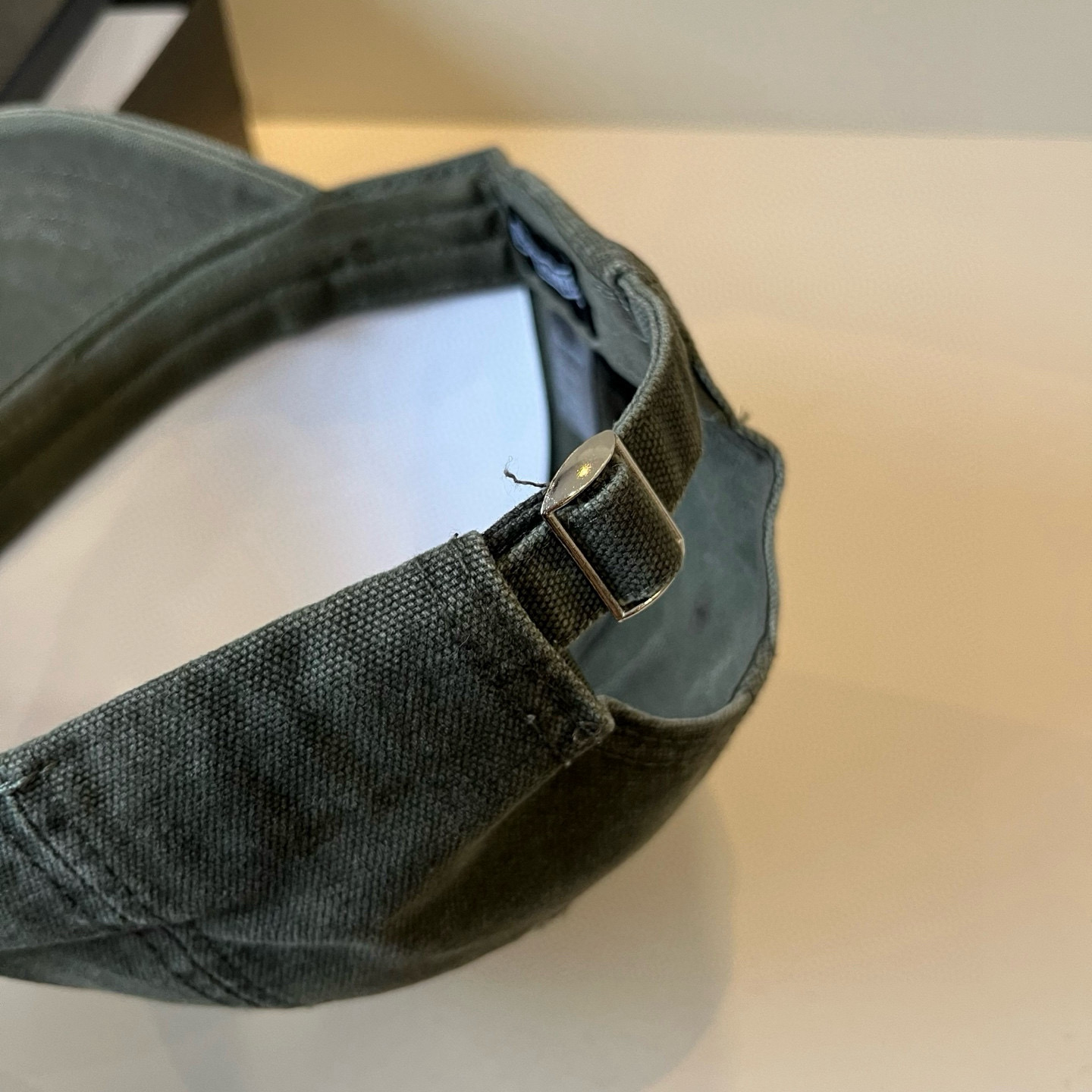  克罗心最新时尚前卫的休闲设计风格，戴上头就是这样好看看哦，做工精细，男女同款！