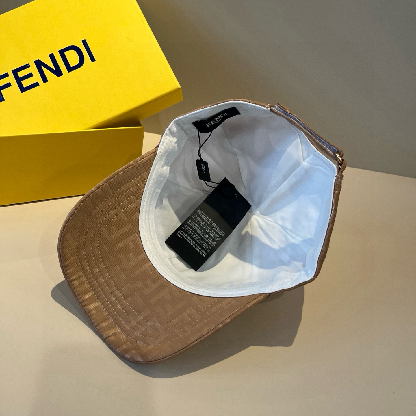  FENDI芬迪 老花系列棒球帽🧢 经典FF中古单品，气质穿搭单品，质量杠杠👍