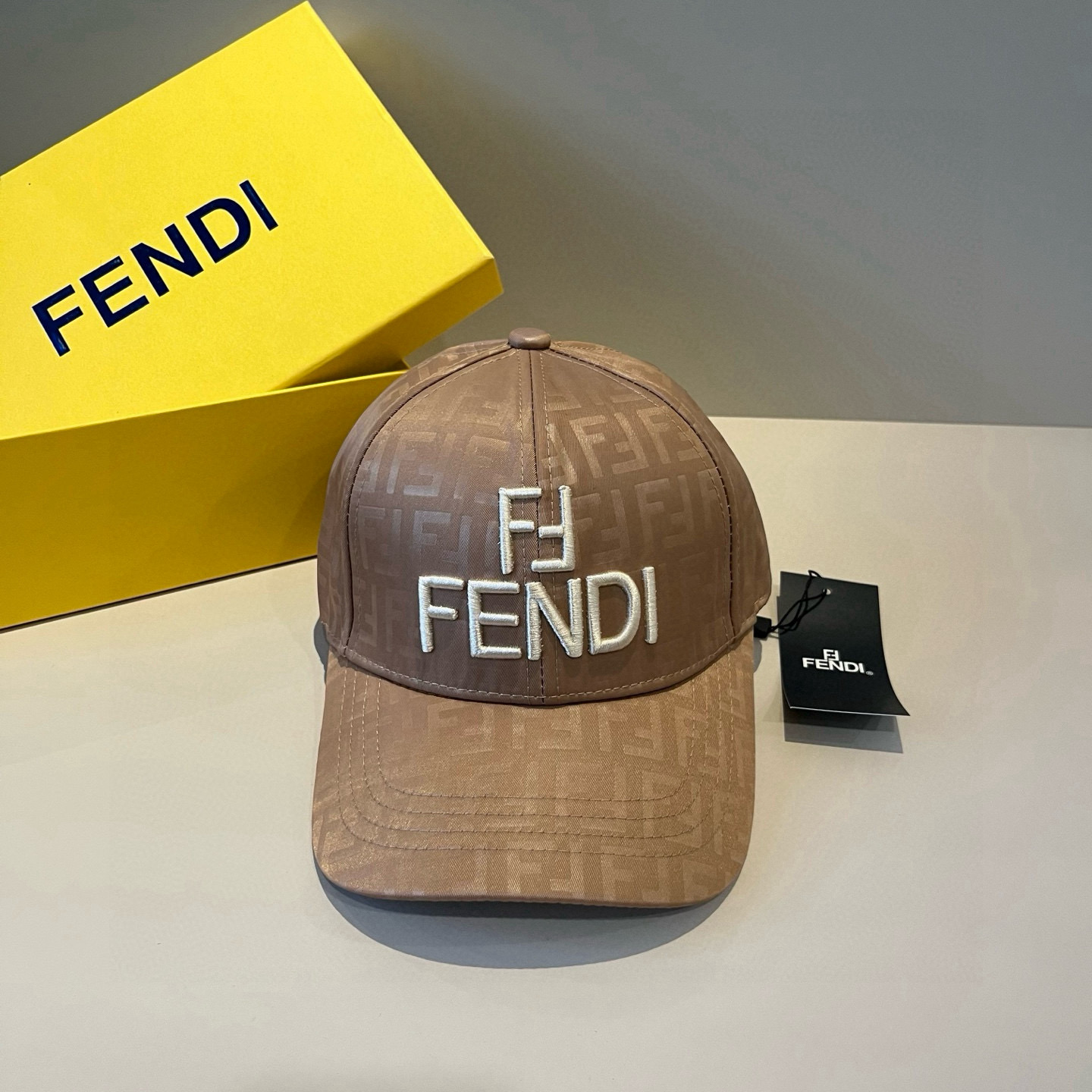  FENDI芬迪 老花系列棒球帽🧢 经典FF中古单品，气质穿搭单品，质量杠杠👍