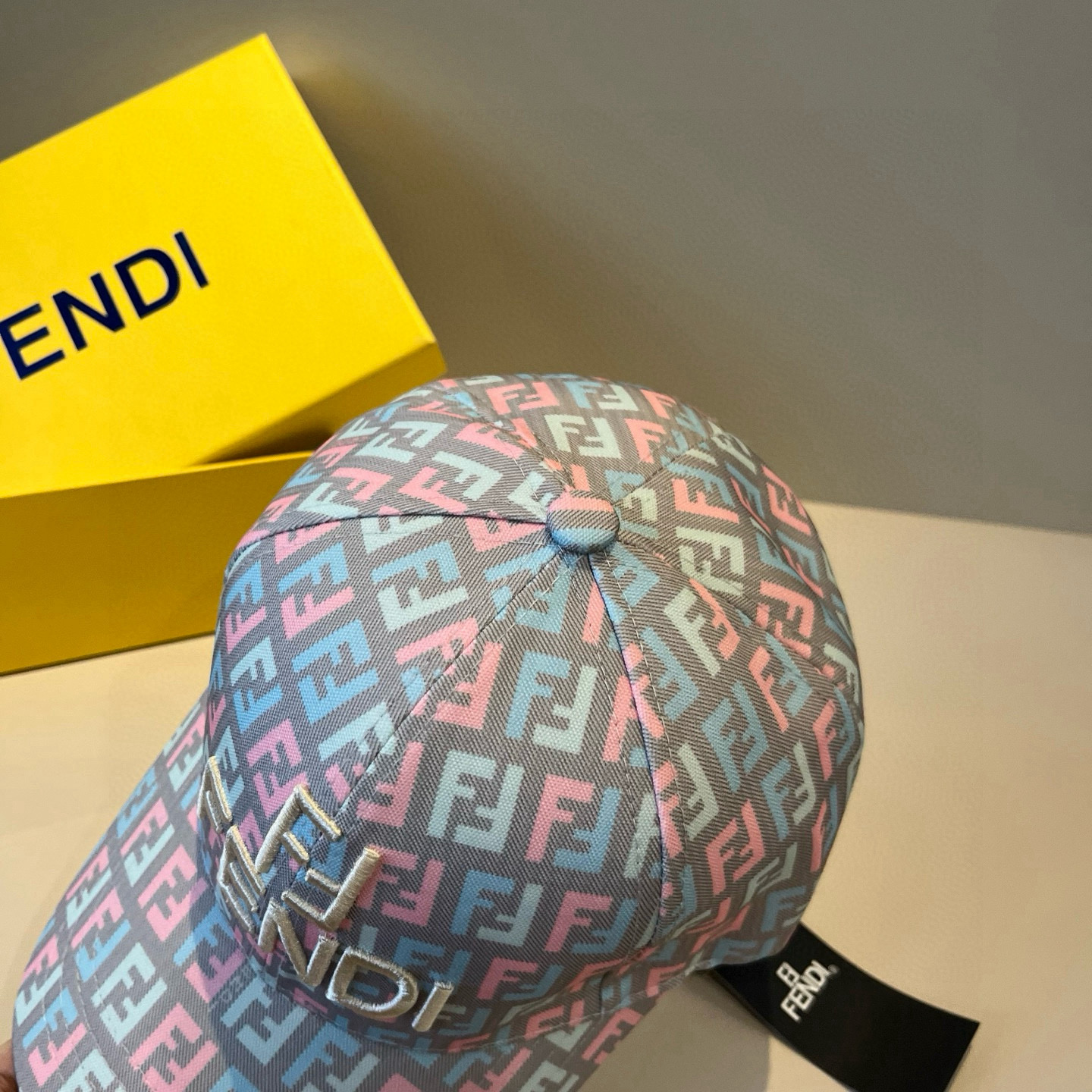  FENDI芬迪 老花系列棒球帽🧢 经典FF中古单品，气质穿搭单品，质量杠杠👍