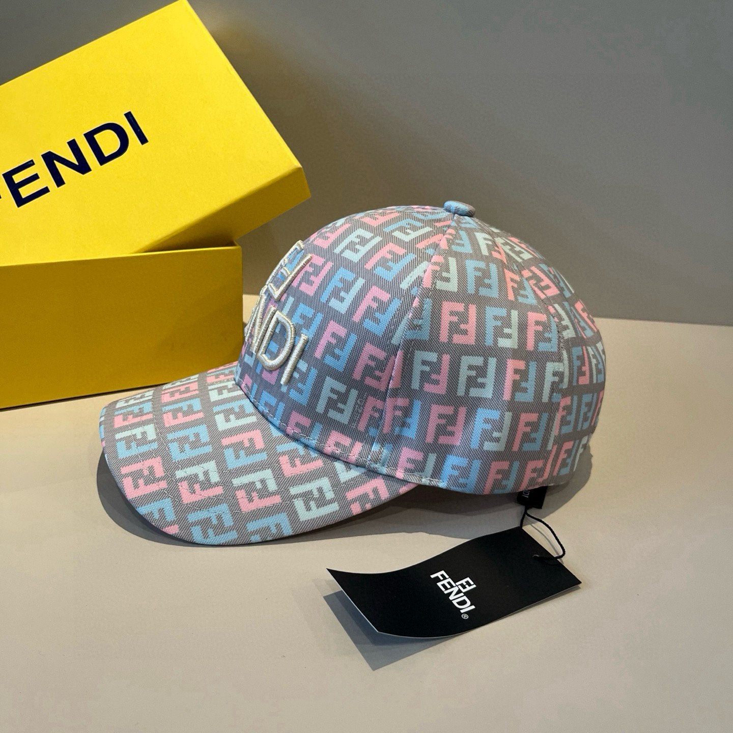  FENDI芬迪 老花系列棒球帽🧢 经典FF中古单品，气质穿搭单品，质量杠杠👍