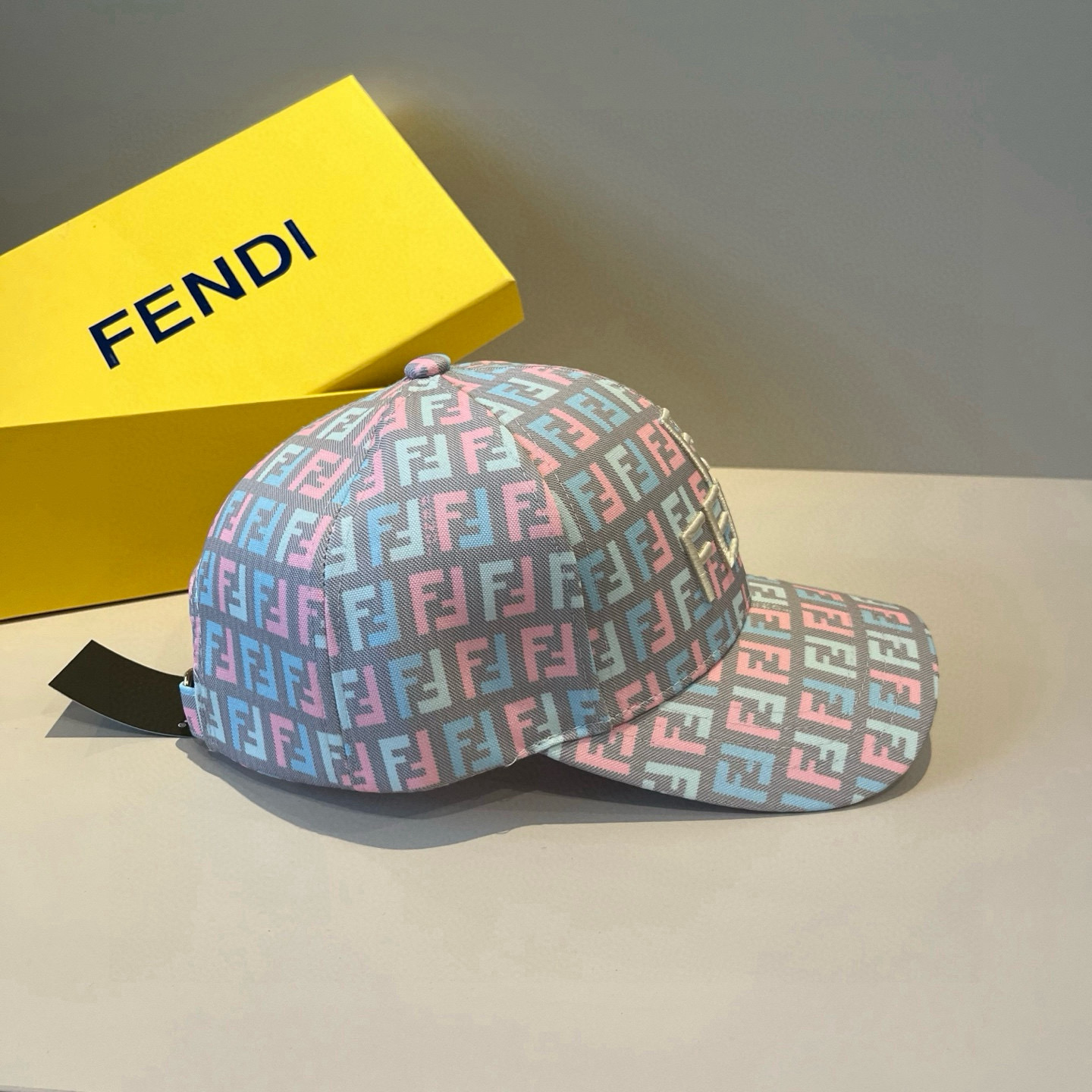  FENDI芬迪 老花系列棒球帽🧢 经典FF中古单品，气质穿搭单品，质量杠杠👍