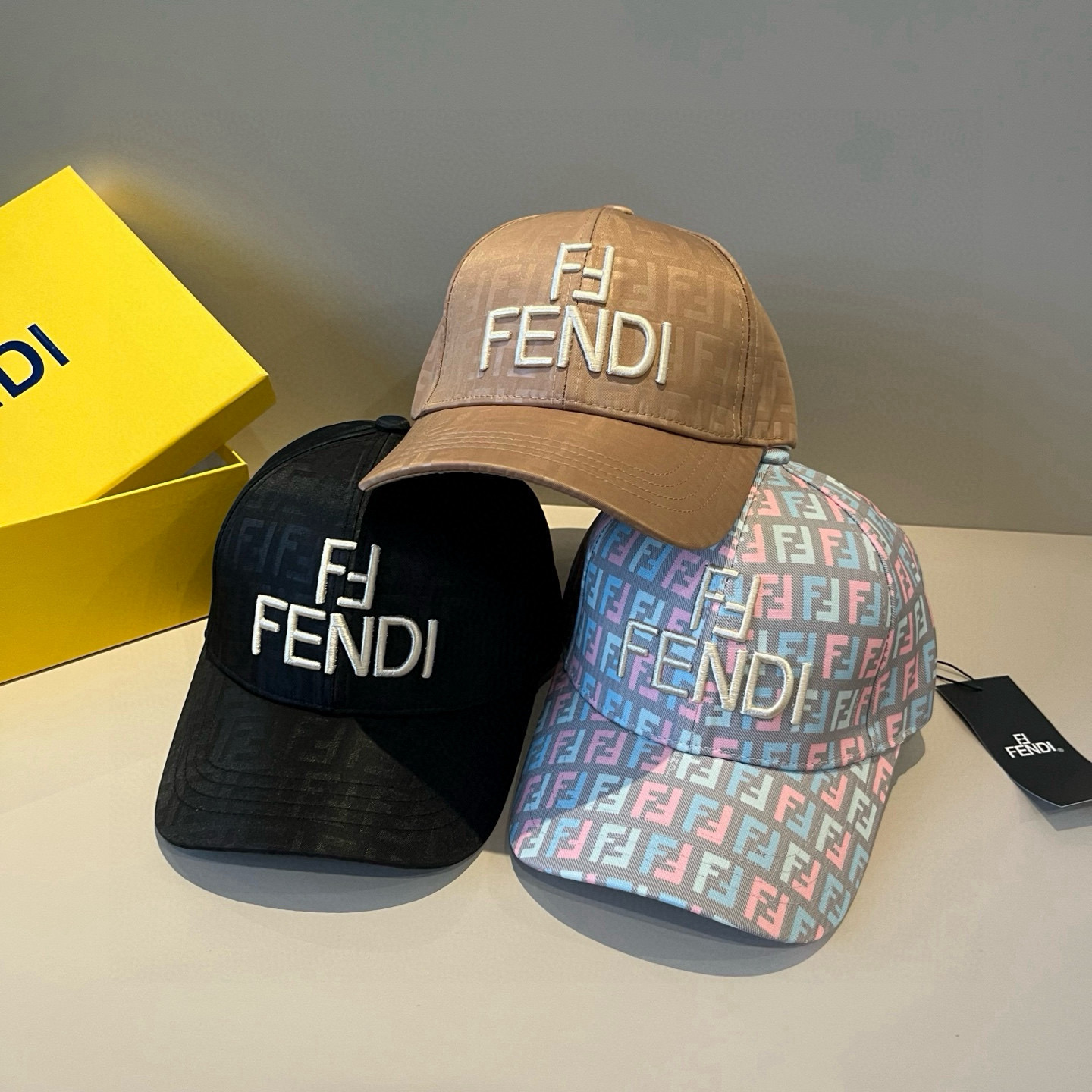  FENDI芬迪 老花系列棒球帽🧢 经典FF中古单品，气质穿搭单品，质量杠杠👍