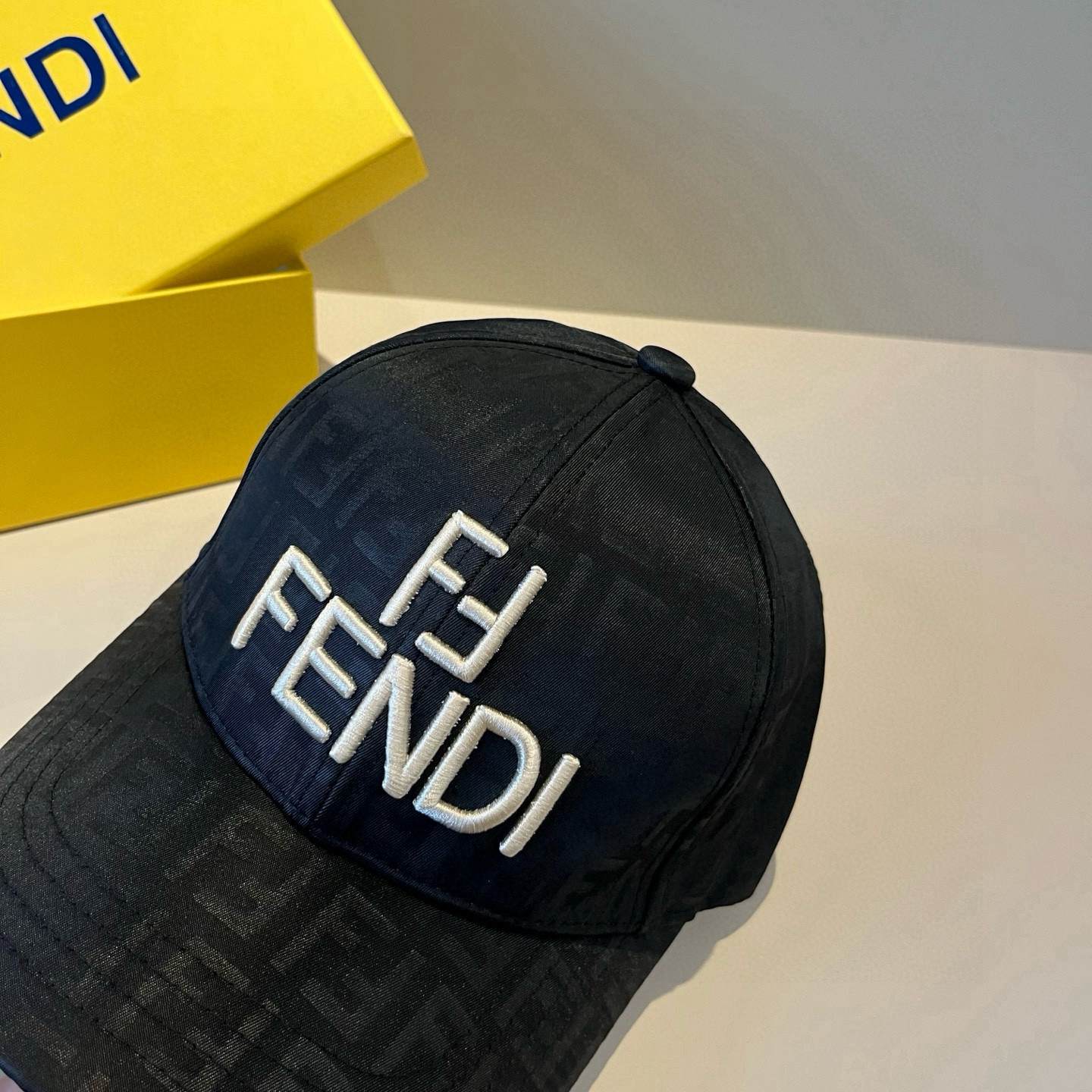  FENDI芬迪 老花系列棒球帽🧢 经典FF中古单品，气质穿搭单品，质量杠杠👍