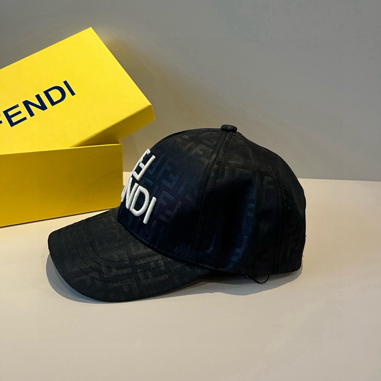 FENDI芬迪 老花系列棒球帽🧢 经典FF中古单品，气质穿搭单品，质量杠杠👍