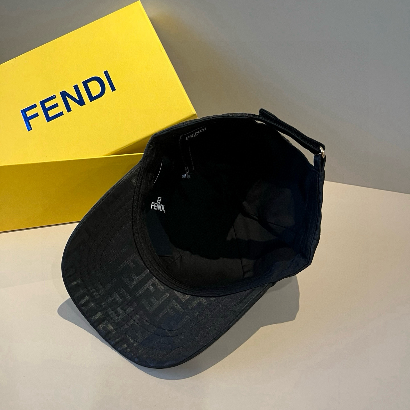  FENDI芬迪 老花系列棒球帽🧢 经典FF中古单品，气质穿搭单品，质量杠杠👍