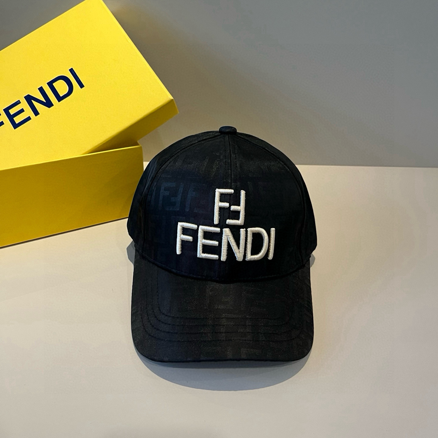  FENDI芬迪 老花系列棒球帽🧢 经典FF中古单品，气质穿搭单品，质量杠杠👍