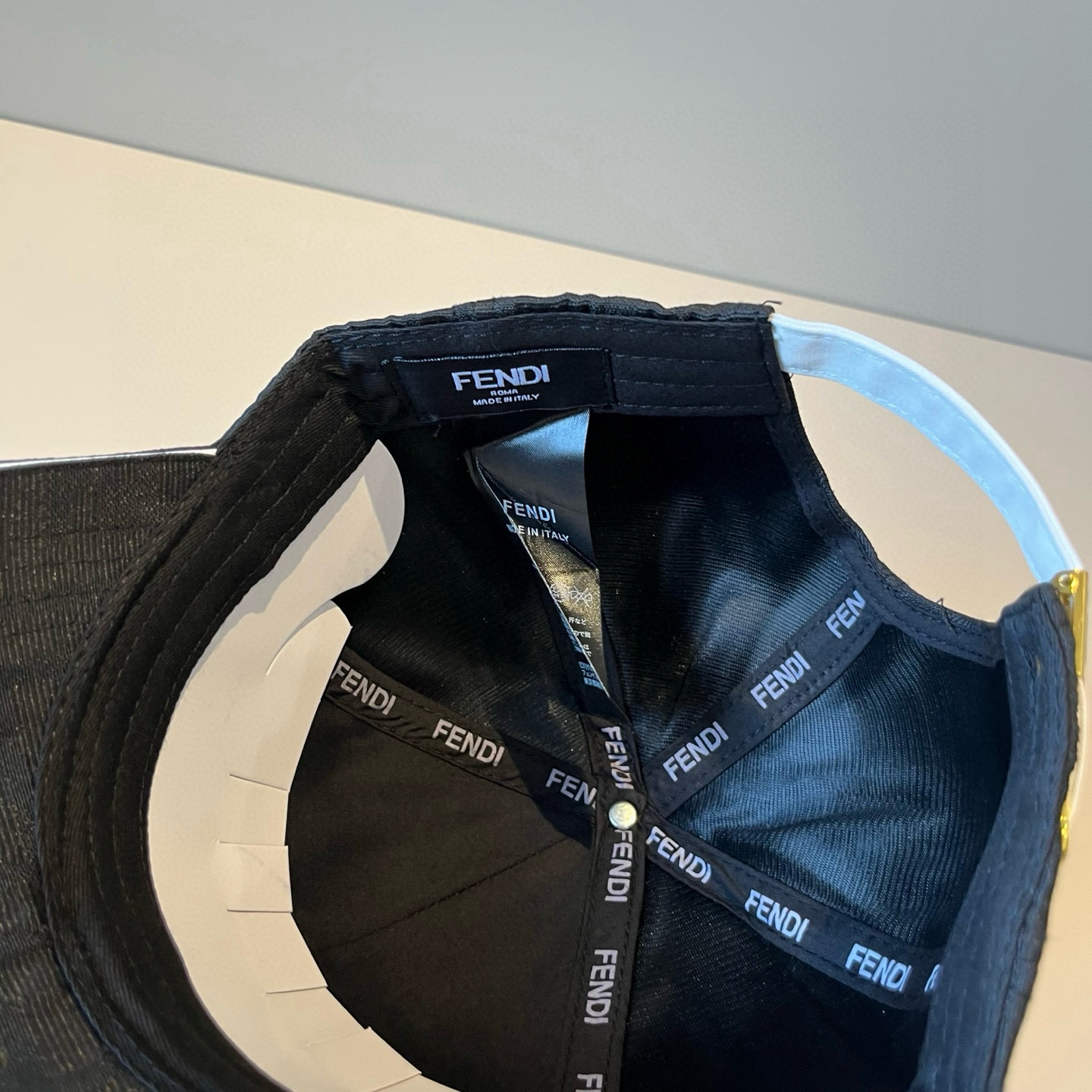  FENDI芬迪 老花系列棒球帽🧢 经典FF中古单品，气质穿搭单品，质量杠杠👍