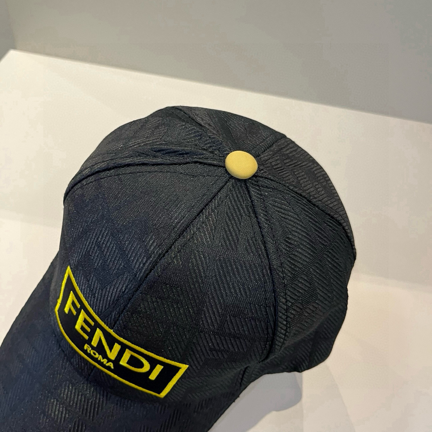  FENDI芬迪 老花系列棒球帽🧢 经典FF中古单品，气质穿搭单品，质量杠杠👍
