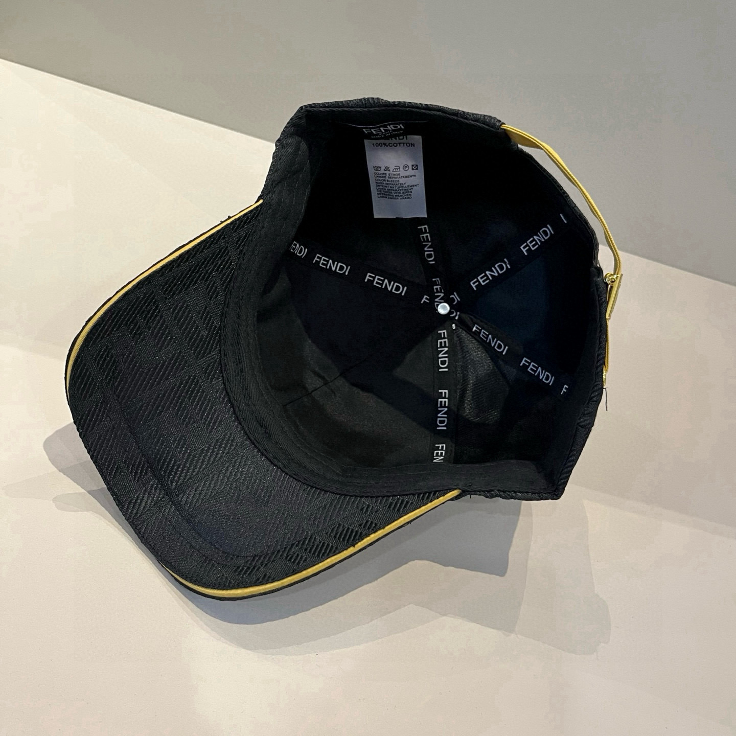  FENDI芬迪 老花系列棒球帽🧢 经典FF中古单品，气质穿搭单品，质量杠杠👍