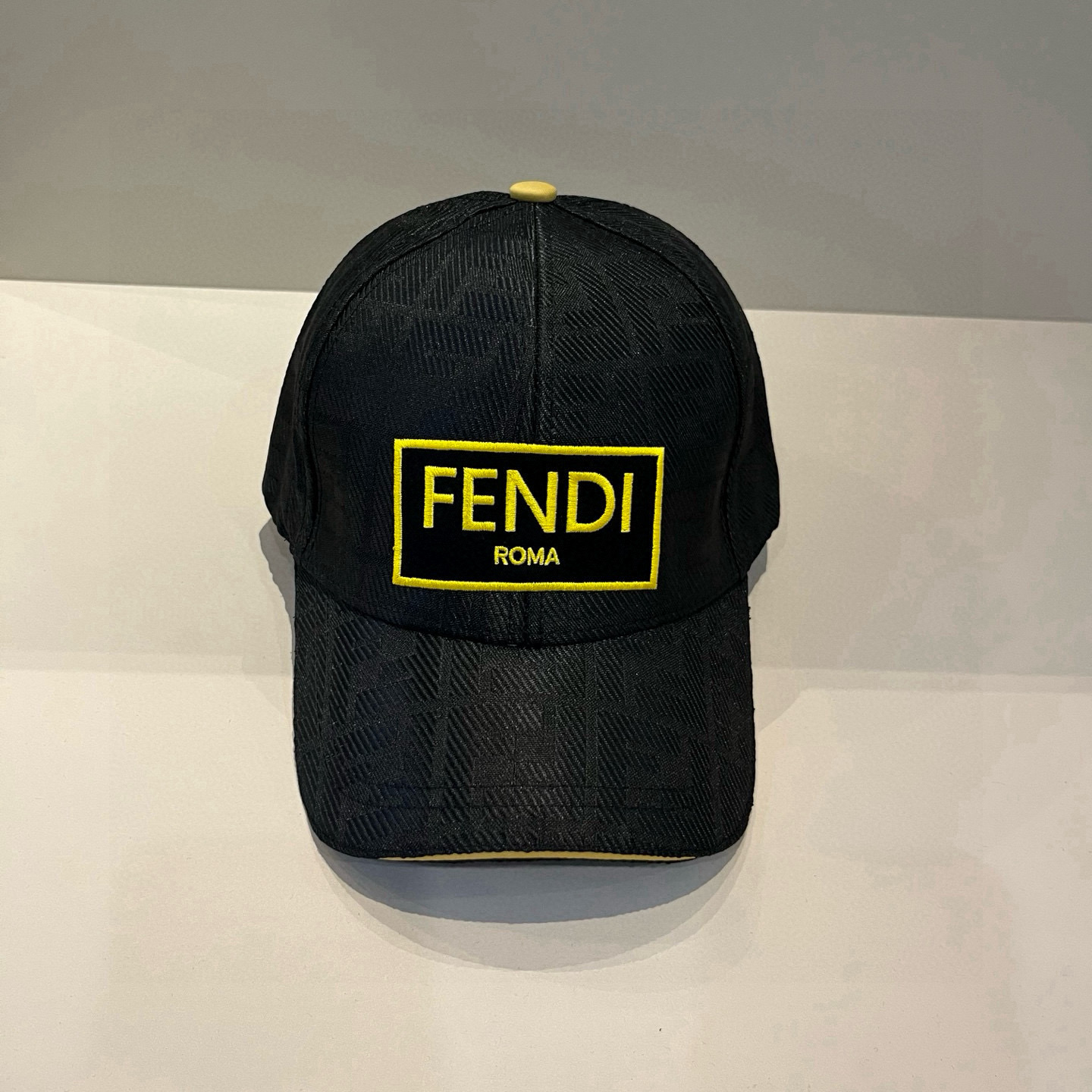  FENDI芬迪 老花系列棒球帽🧢 经典FF中古单品，气质穿搭单品，质量杠杠👍