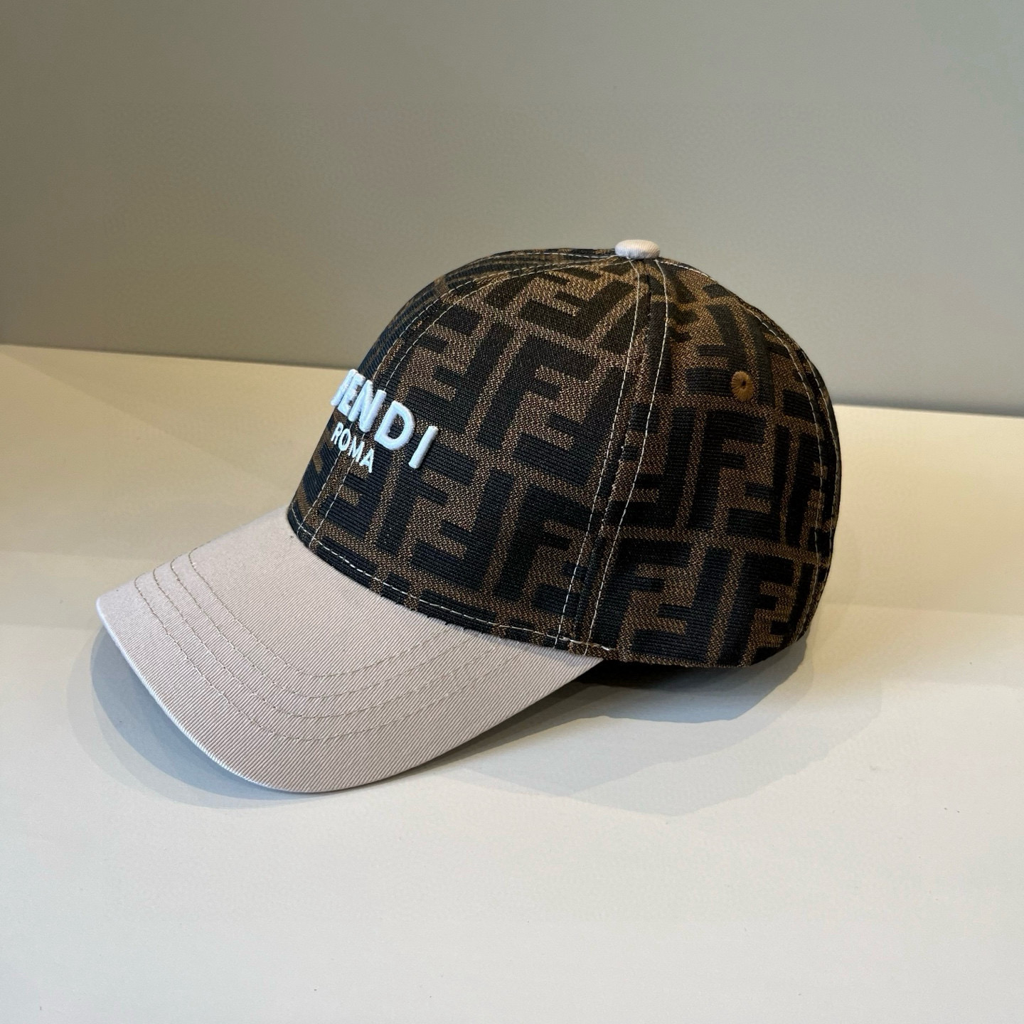  FENDI芬迪 老花系列棒球帽🧢 经典FF中古单品，气质穿搭单品，质量杠杠👍