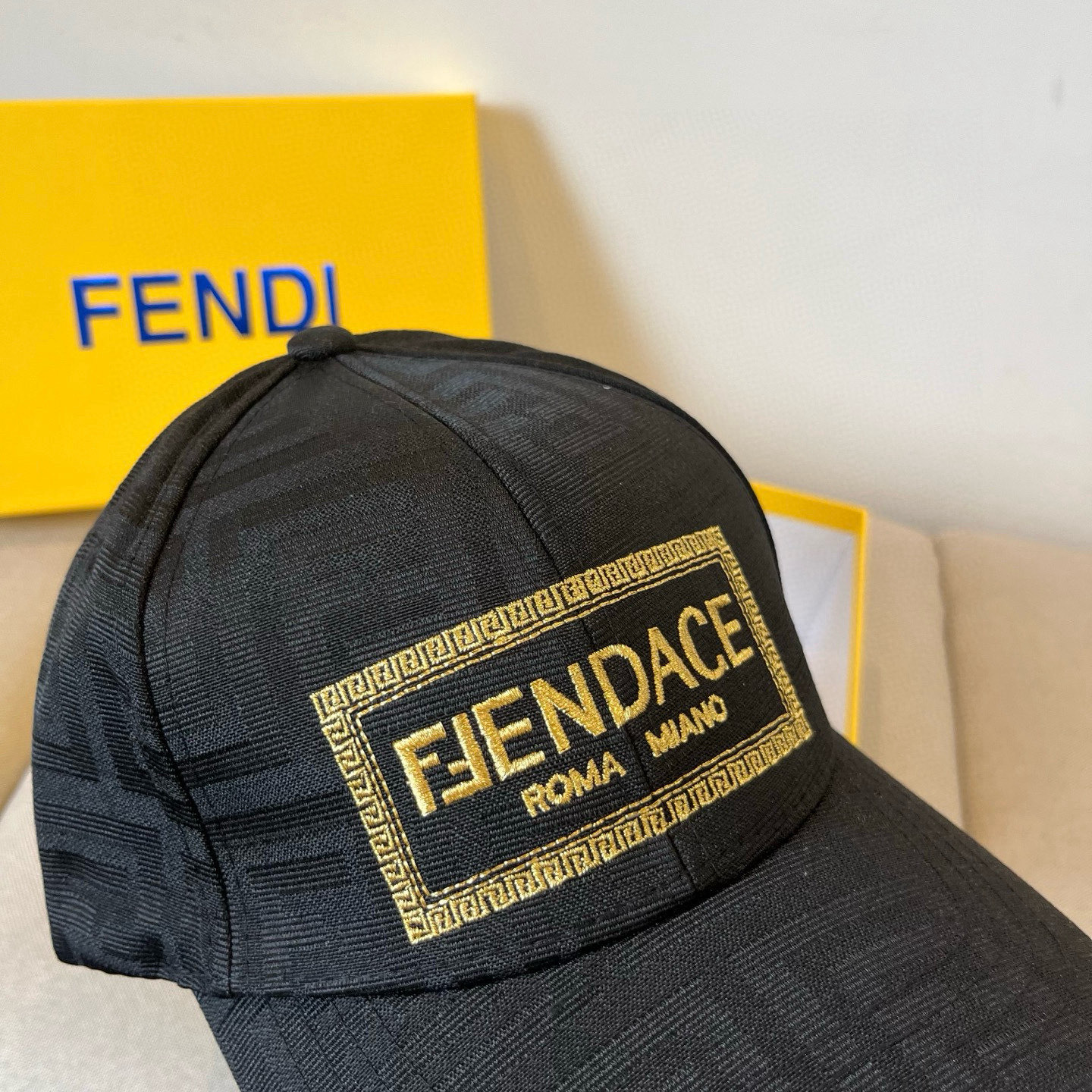  FENDI芬迪 老花系列棒球帽🧢 经典FF中古单品，气质穿搭单品，质量杠杠👍
