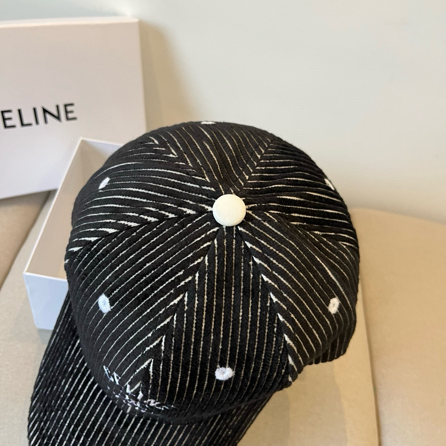 【CELINE赛琳】新款经典休闲潮流款 棒球帽🧢日韩风格，随便搭配都超好看！出门旅游，绝对要入手的一款