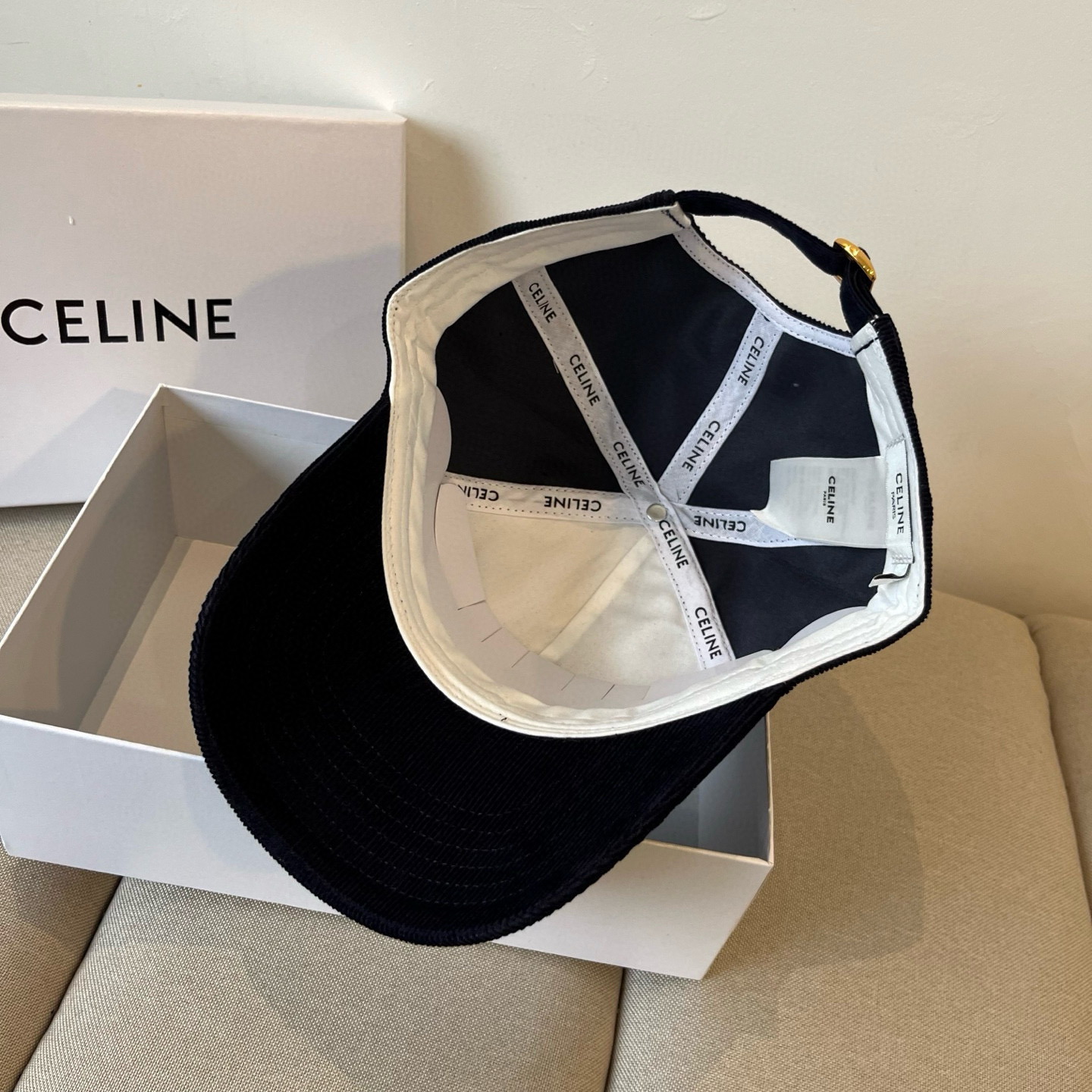 【CELINE赛琳】新款经典休闲潮流款 棒球帽🧢日韩风格，随便搭配都超好看！出门旅游，绝对要入手的一款