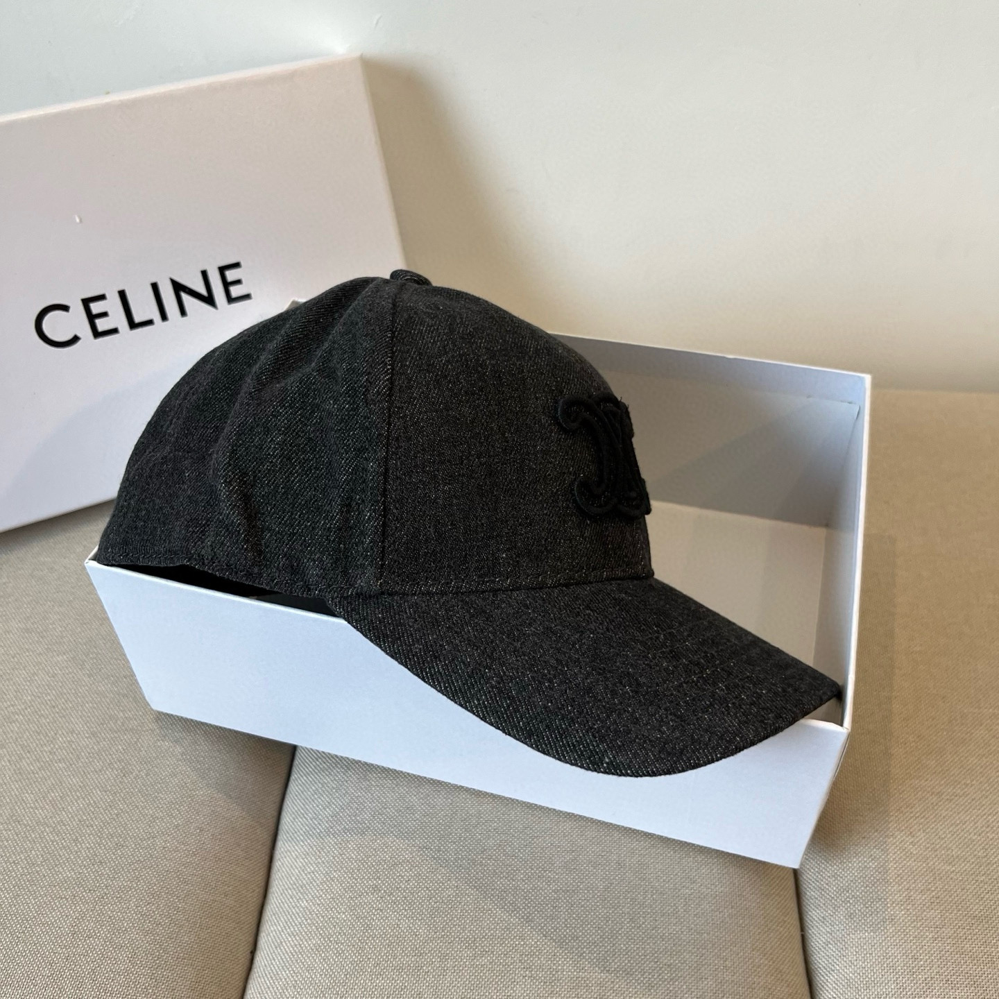 【CELINE赛琳】新款经典休闲潮流款 棒球帽🧢日韩风格，随便搭配都超好看！出门旅游，绝对要入手的一款