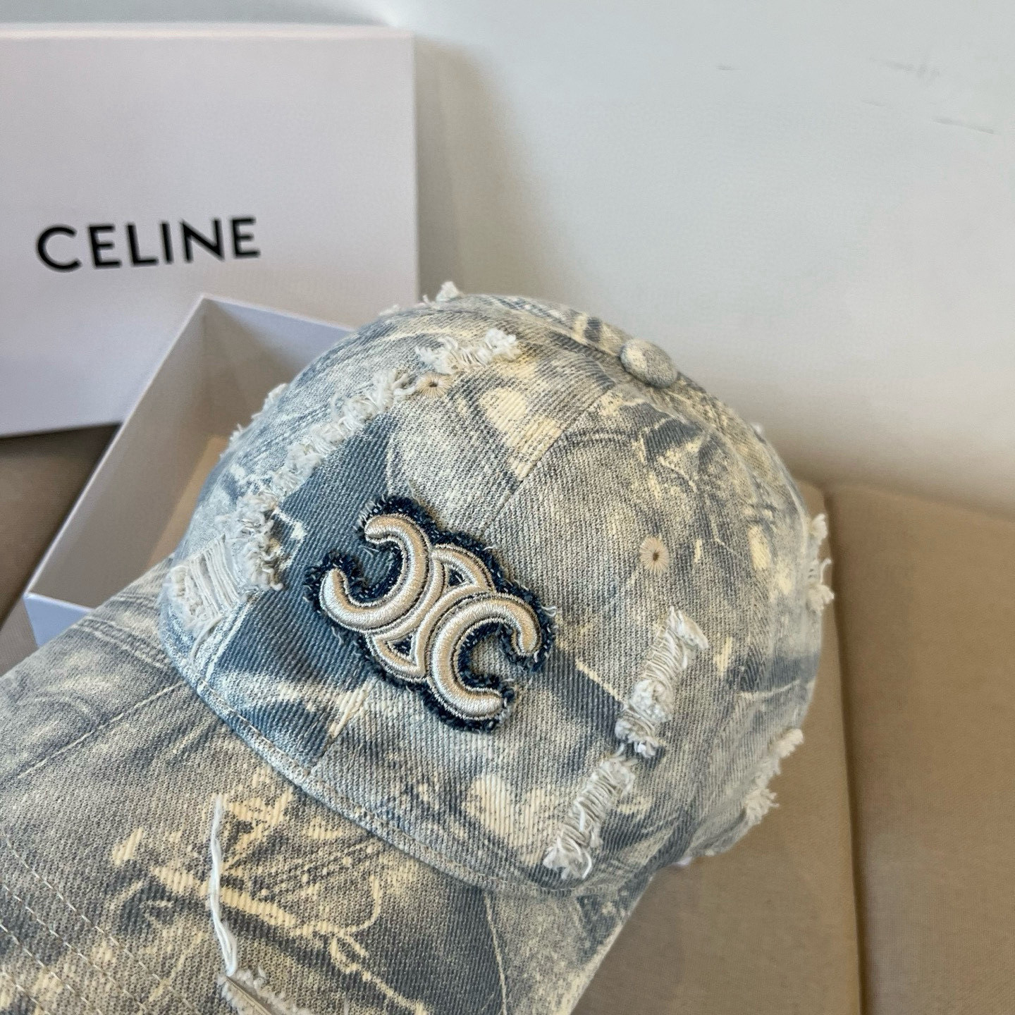 【CELINE赛琳】新款经典休闲潮流款 棒球帽🧢日韩风格，随便搭配都超好看！出门旅游，绝对要入手的一款