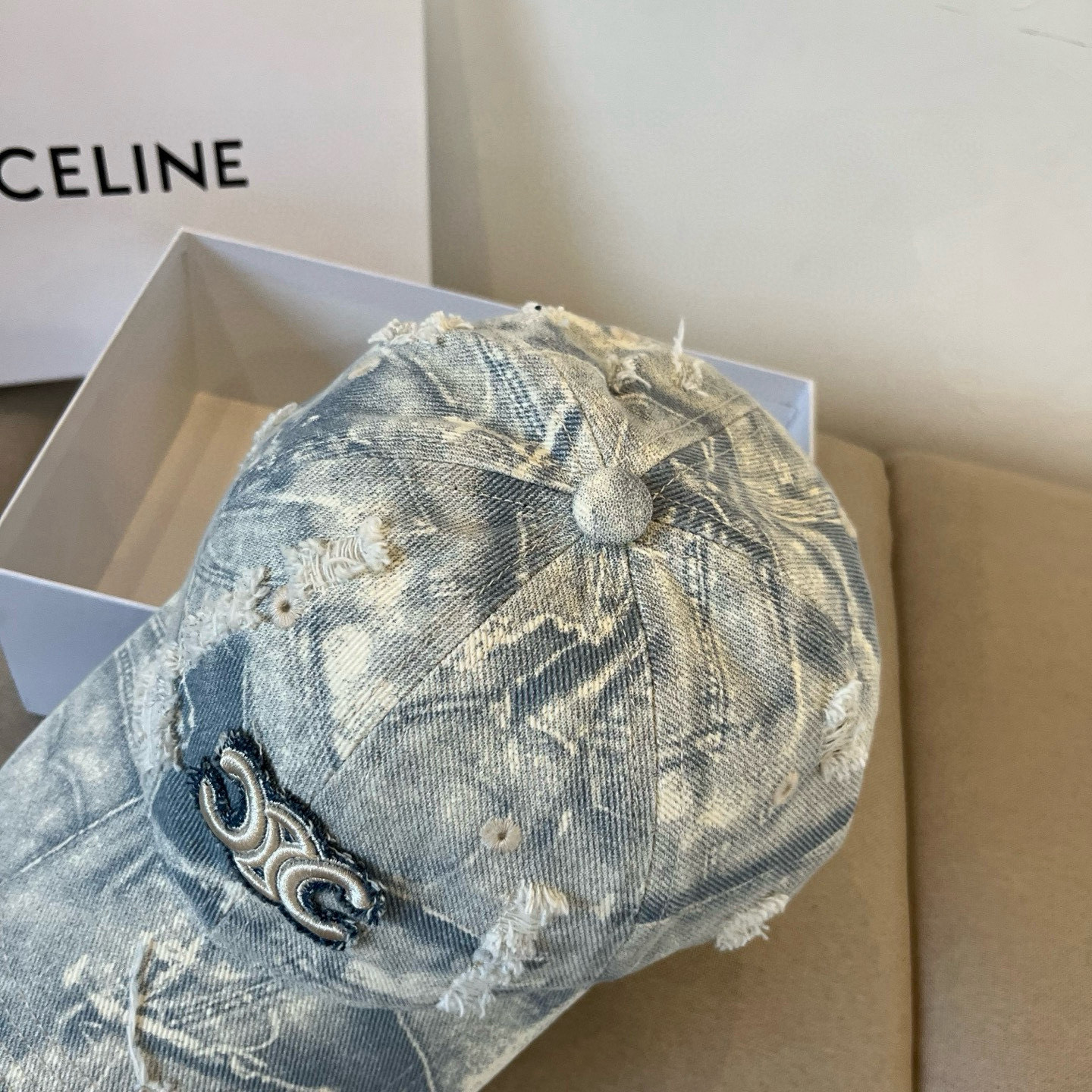 【CELINE赛琳】新款经典休闲潮流款 棒球帽🧢日韩风格，随便搭配都超好看！出门旅游，绝对要入手的一款