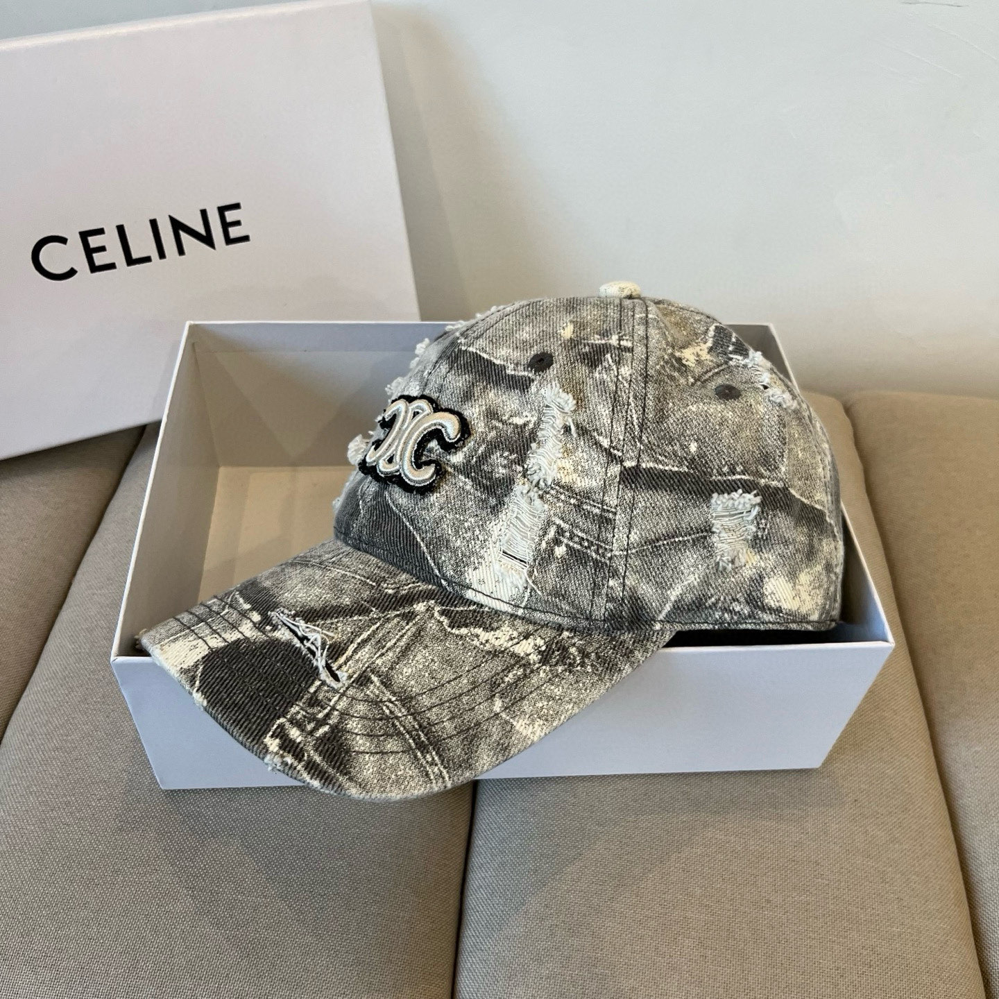【CELINE赛琳】新款经典休闲潮流款 棒球帽🧢日韩风格，随便搭配都超好看！出门旅游，绝对要入手的一款