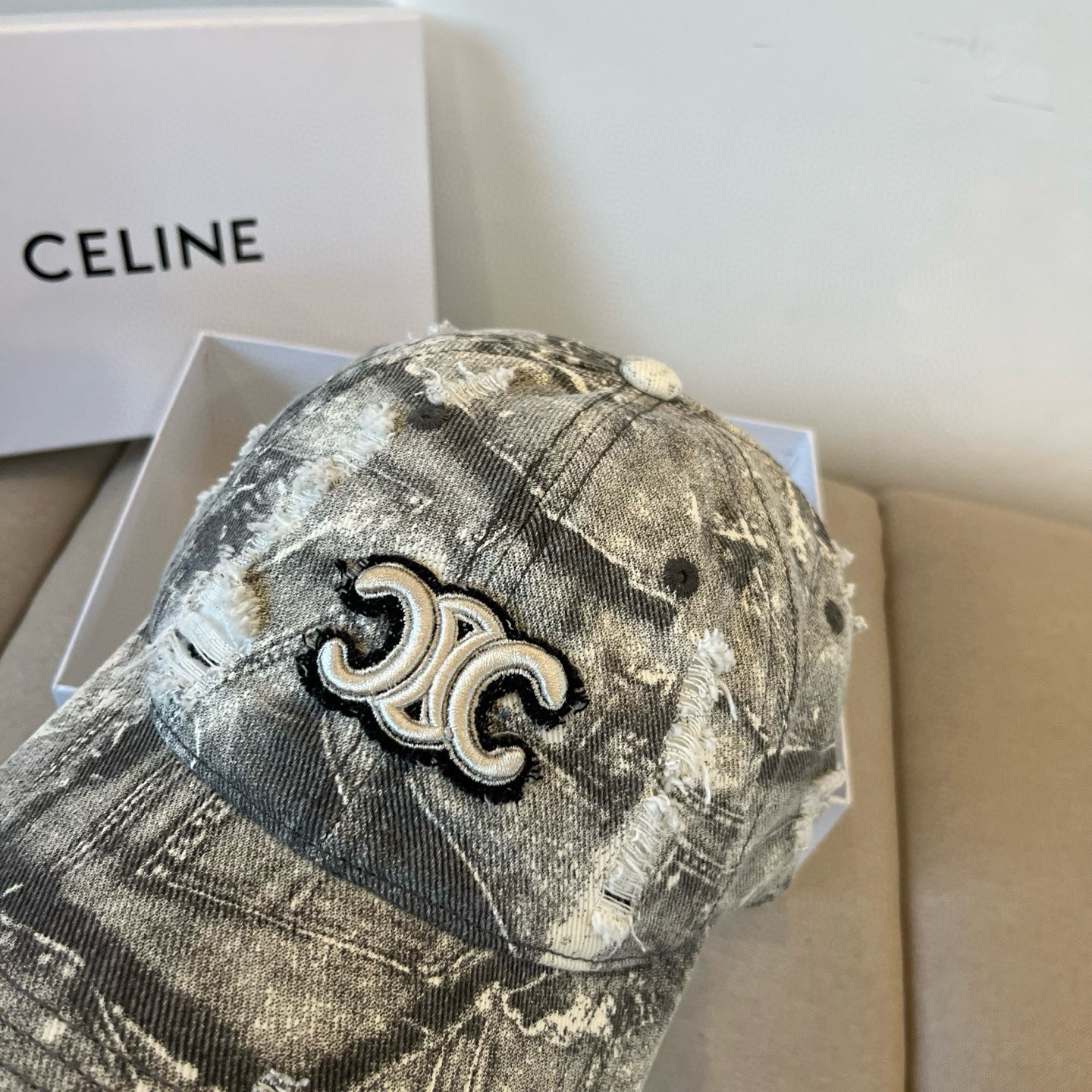 【CELINE赛琳】新款经典休闲潮流款 棒球帽🧢日韩风格，随便搭配都超好看！出门旅游，绝对要入手的一款