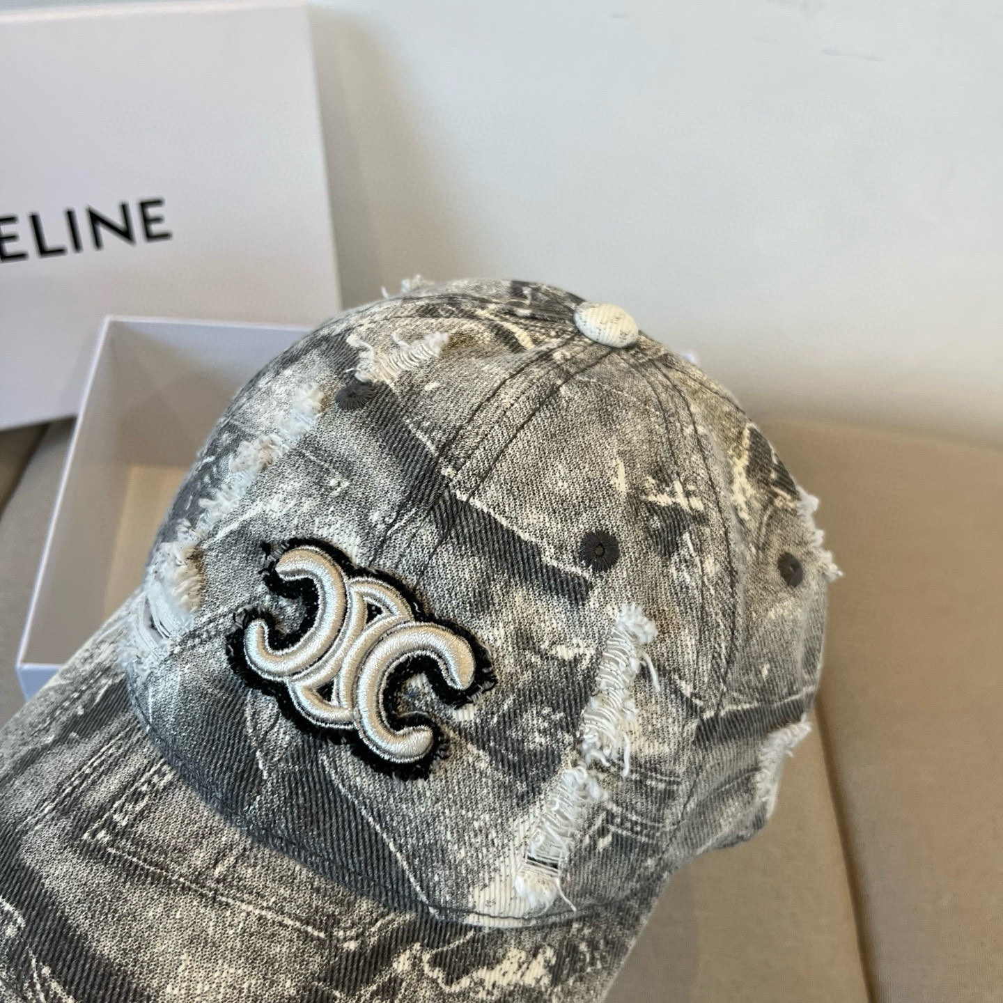 【CELINE赛琳】新款经典休闲潮流款 棒球帽🧢日韩风格，随便搭配都超好看！出门旅游，绝对要入手的一款