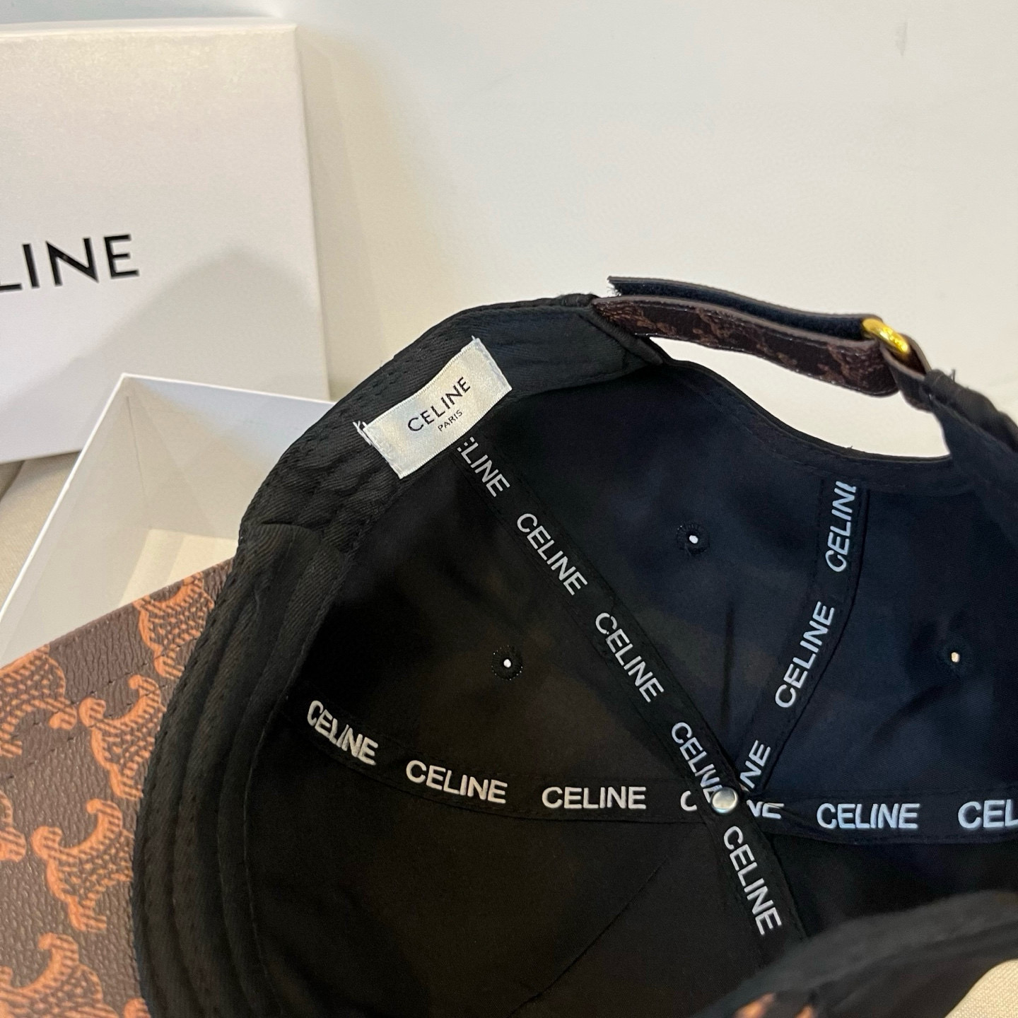 【CELINE赛琳】新款经典休闲潮流款 棒球帽🧢日韩风格，随便搭配都超好看！出门旅游，绝对要入手的一款