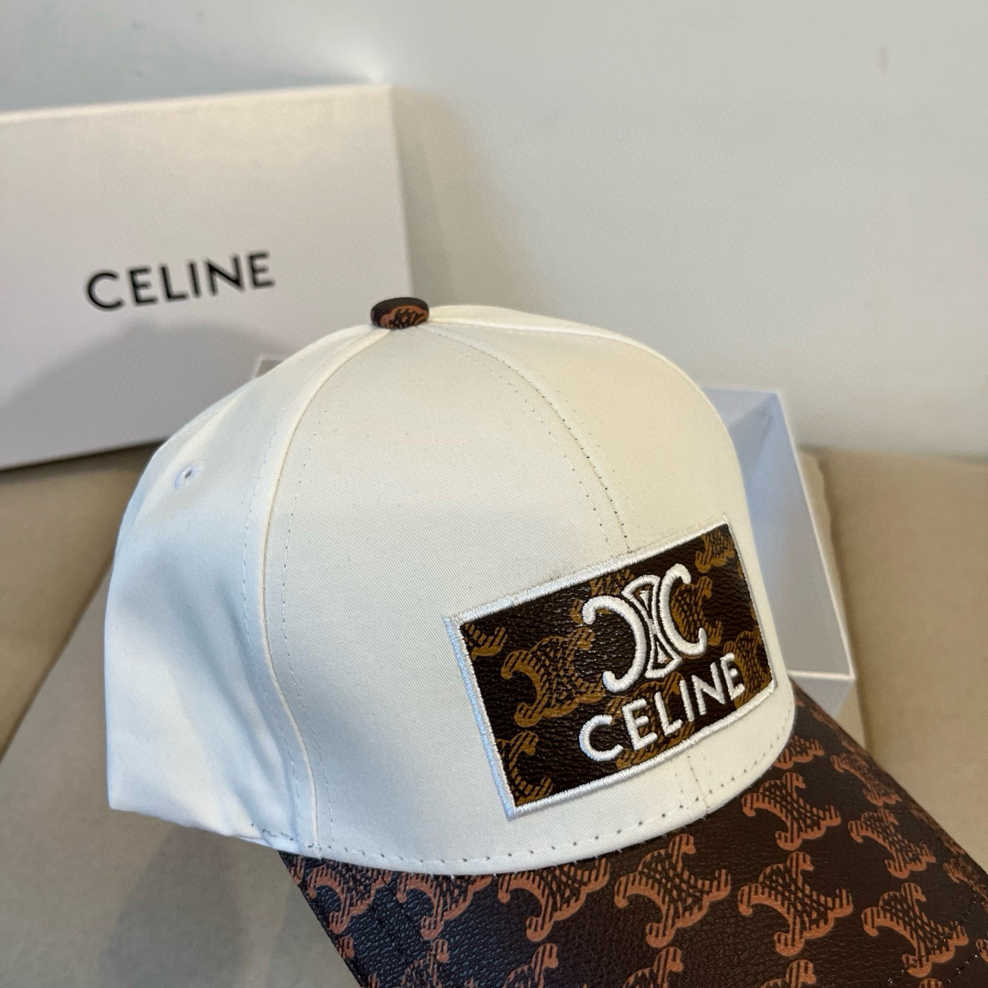 【CELINE赛琳】新款经典休闲潮流款 棒球帽🧢日韩风格，随便搭配都超好看！出门旅游，绝对要入手的一款