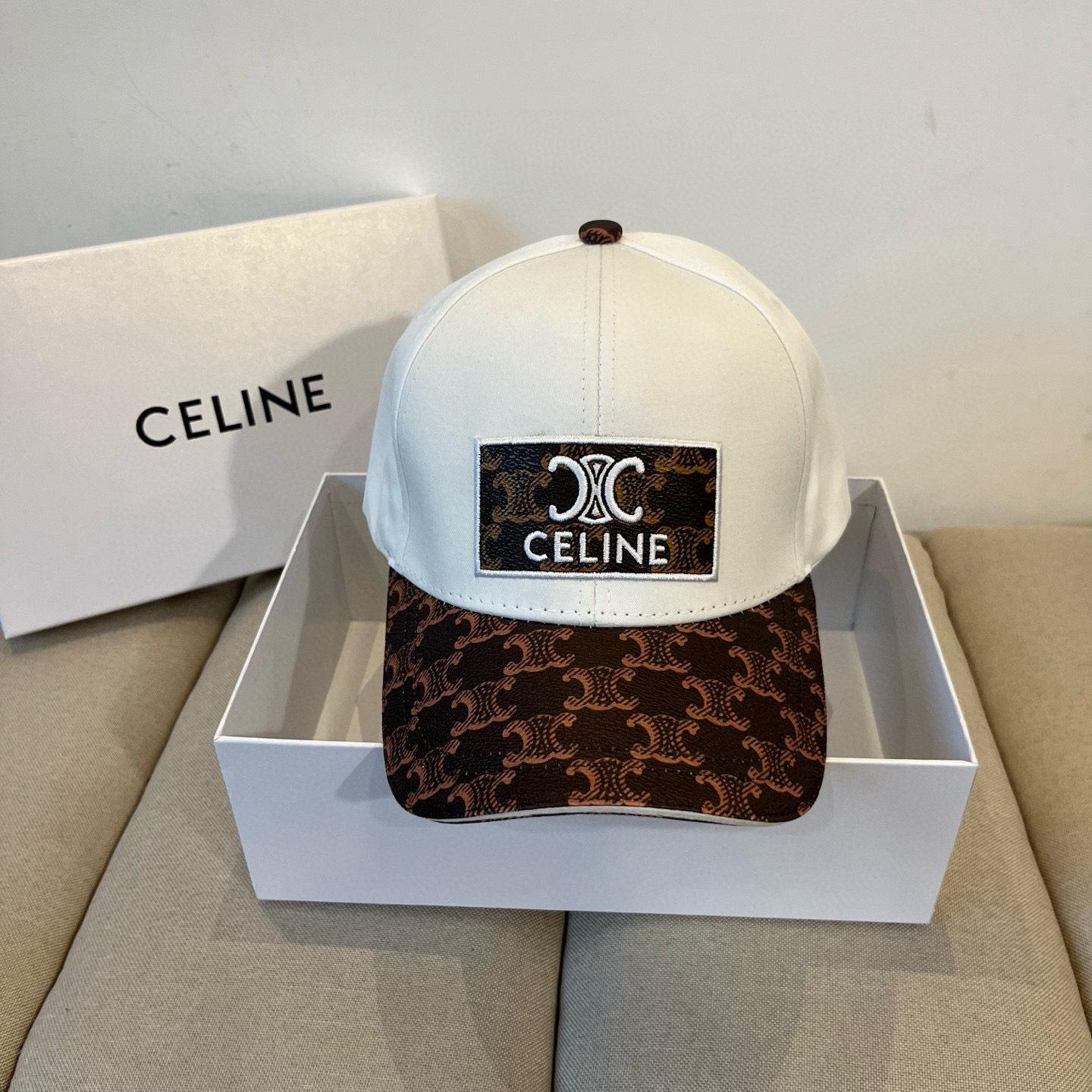 【CELINE赛琳】新款经典休闲潮流款 棒球帽🧢日韩风格，随便搭配都超好看！出门旅游，绝对要入手的一款