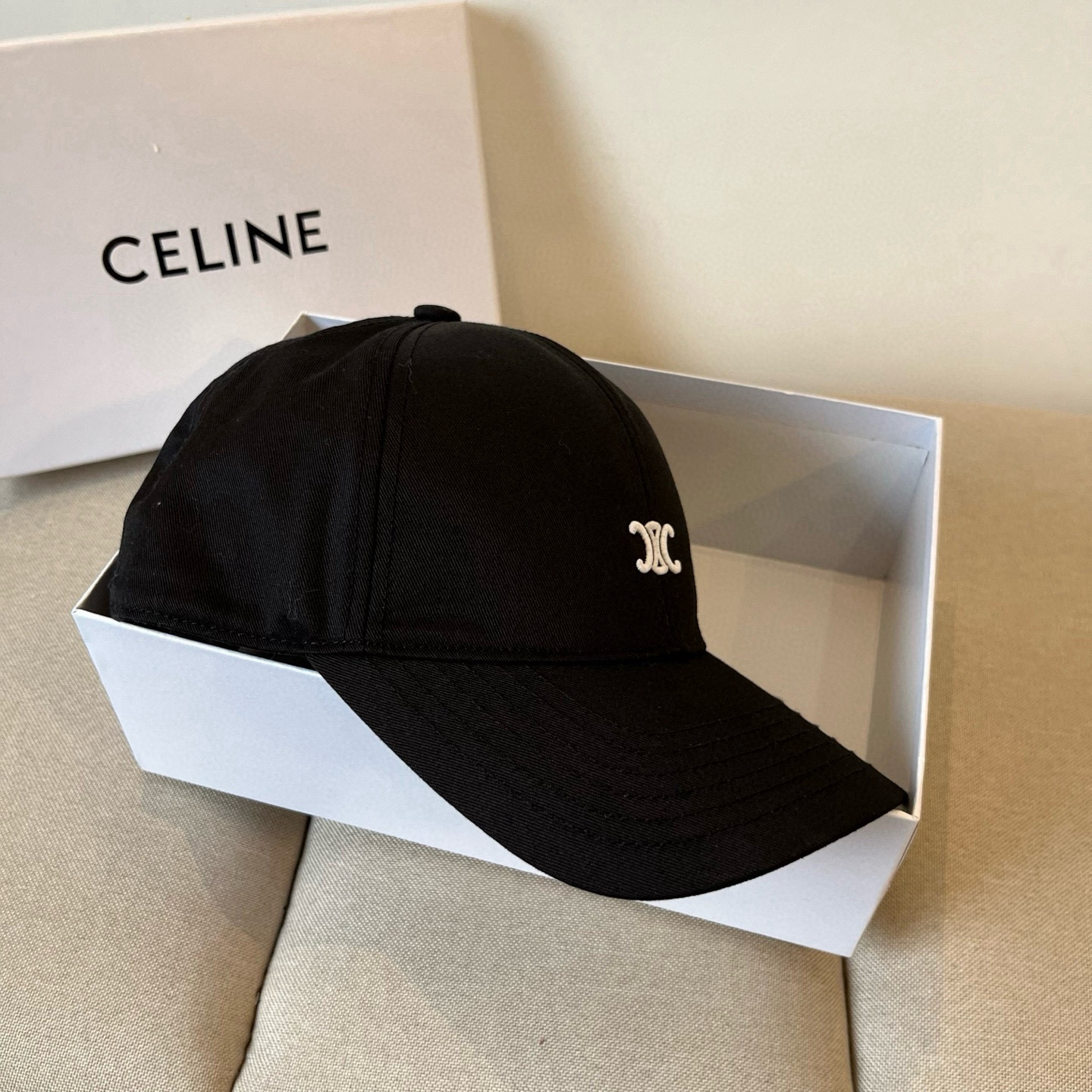 【CELINE赛琳】新款经典休闲潮流款 棒球帽🧢日韩风格，随便搭配都超好看！出门旅游，绝对要入手的一款
