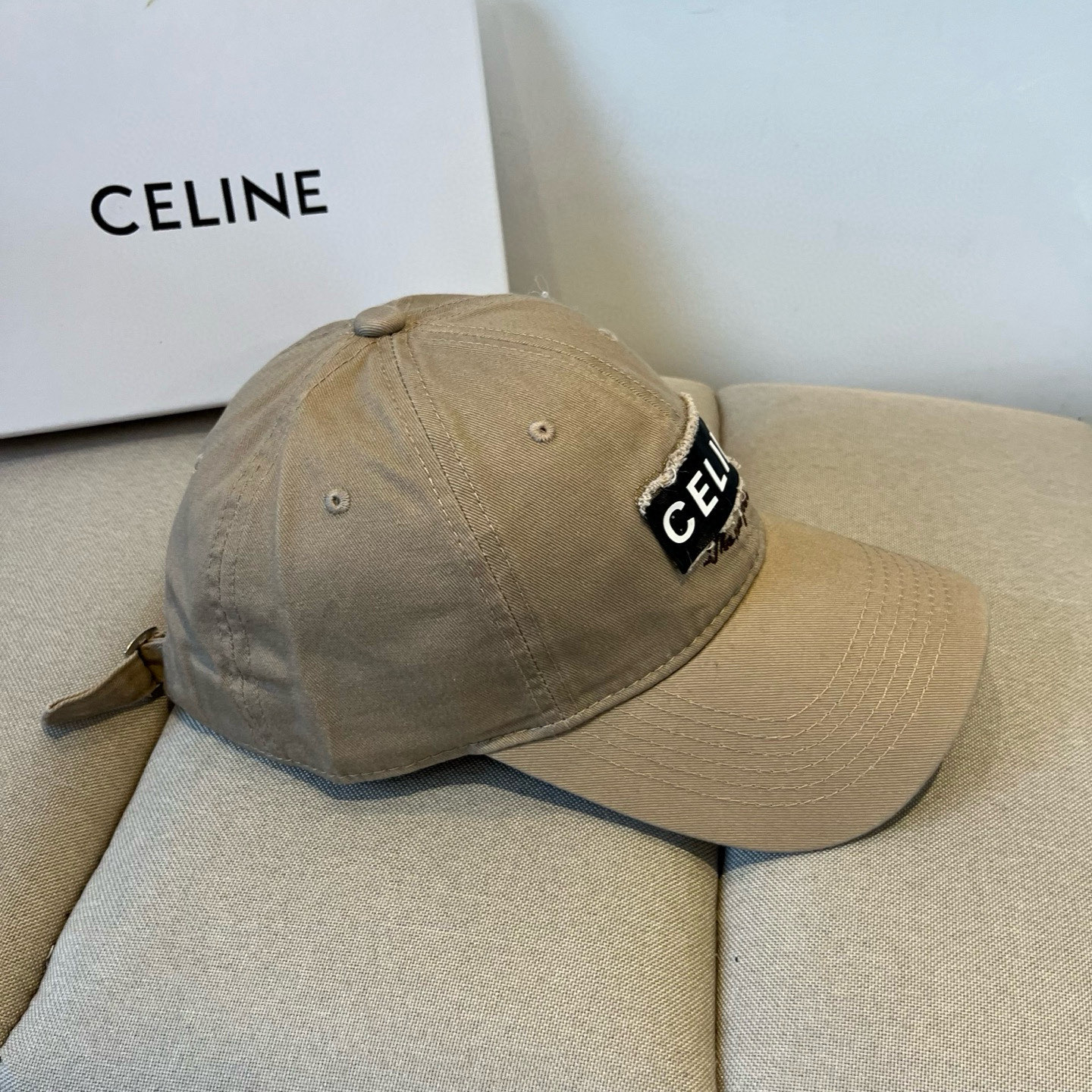 【CELINE赛琳】新款经典休闲潮流款 棒球帽🧢日韩风格，随便搭配都超好看！出门旅游，绝对要入手的一款