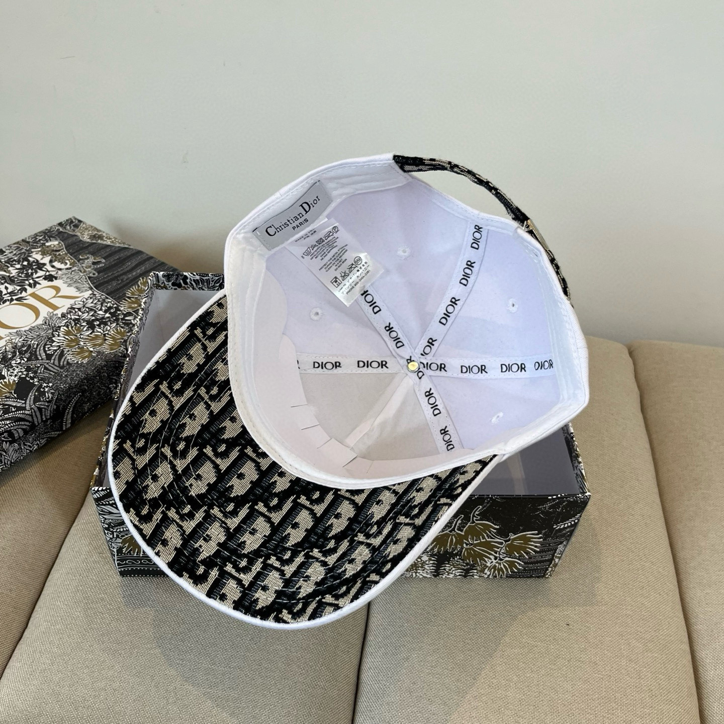 【DIOR迪奥】新款走量简约棒球帽🧢，新款出货，大牌款超好搭配，赶紧入手！