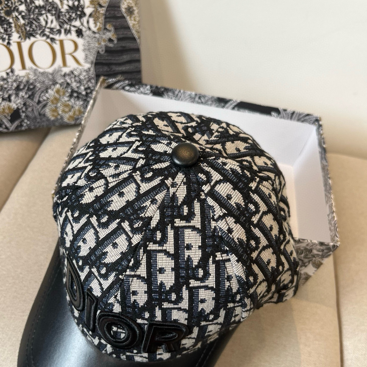 【DIOR迪奥】新款走量简约棒球帽🧢，新款出货，大牌款超好搭配，赶紧入手！