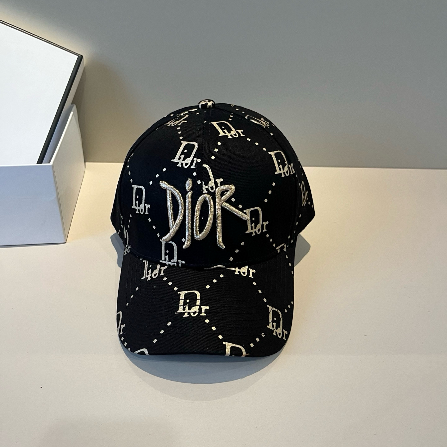 NO:363224,[DIOR] New simple baseball caps with volume, new models are shipped, big brands are super easy to match, buy them quickly!  Hat Straw Hat Fisherman Hat Baseball Hat Knitted Hats, Hats, Dior, Dior, espadrilles, hats【DIOR迪奥】新款走量简约棒球帽,新款出货,大牌款超好搭配,赶紧入手！帽子草帽渔夫帽棒球帽针织帽,帽子,dior,dior,espadrilles,hats,hat