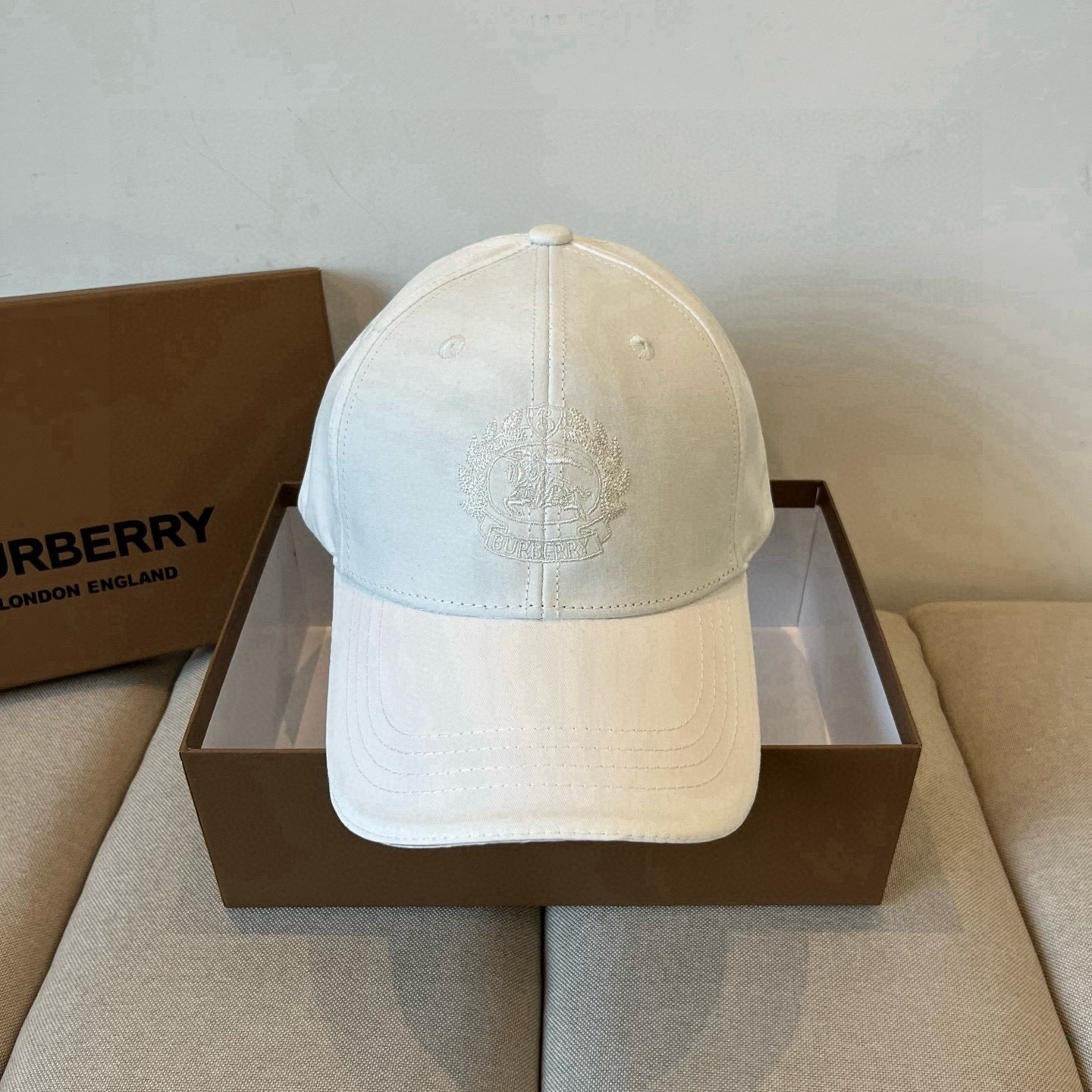 NO:363236,BURBERRY BURBERRY New Baseball Cap in Early Spring, simple and fashionable style, the same style as men and women!  High-quality products, premium quality!  Hat straw hat fisherman hat baseball hat knit hat, hat, burberry, burberry, espadrilles, hatsBURBERRY巴宝利早春新款棒球帽,简约尚时风,男女同款！高质品,尊享品质感！帽子草帽渔夫帽棒球帽针织帽,帽子,burberry,burberry,espadrilles,hats,hat