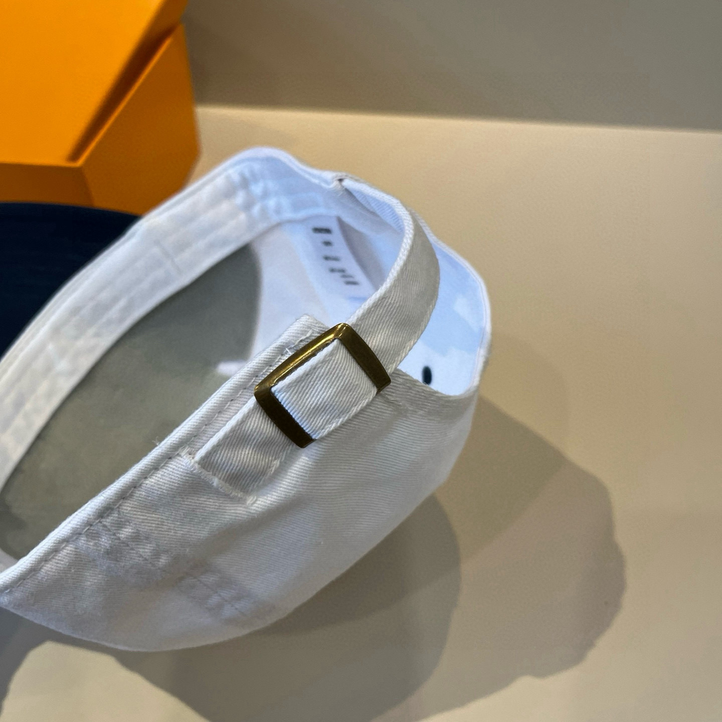 🧢路易威登棒球帽 LouisVuitton😍新款LV棒球帽，重工打造♥️高端大气，百搭款🤗男女通用！跑量