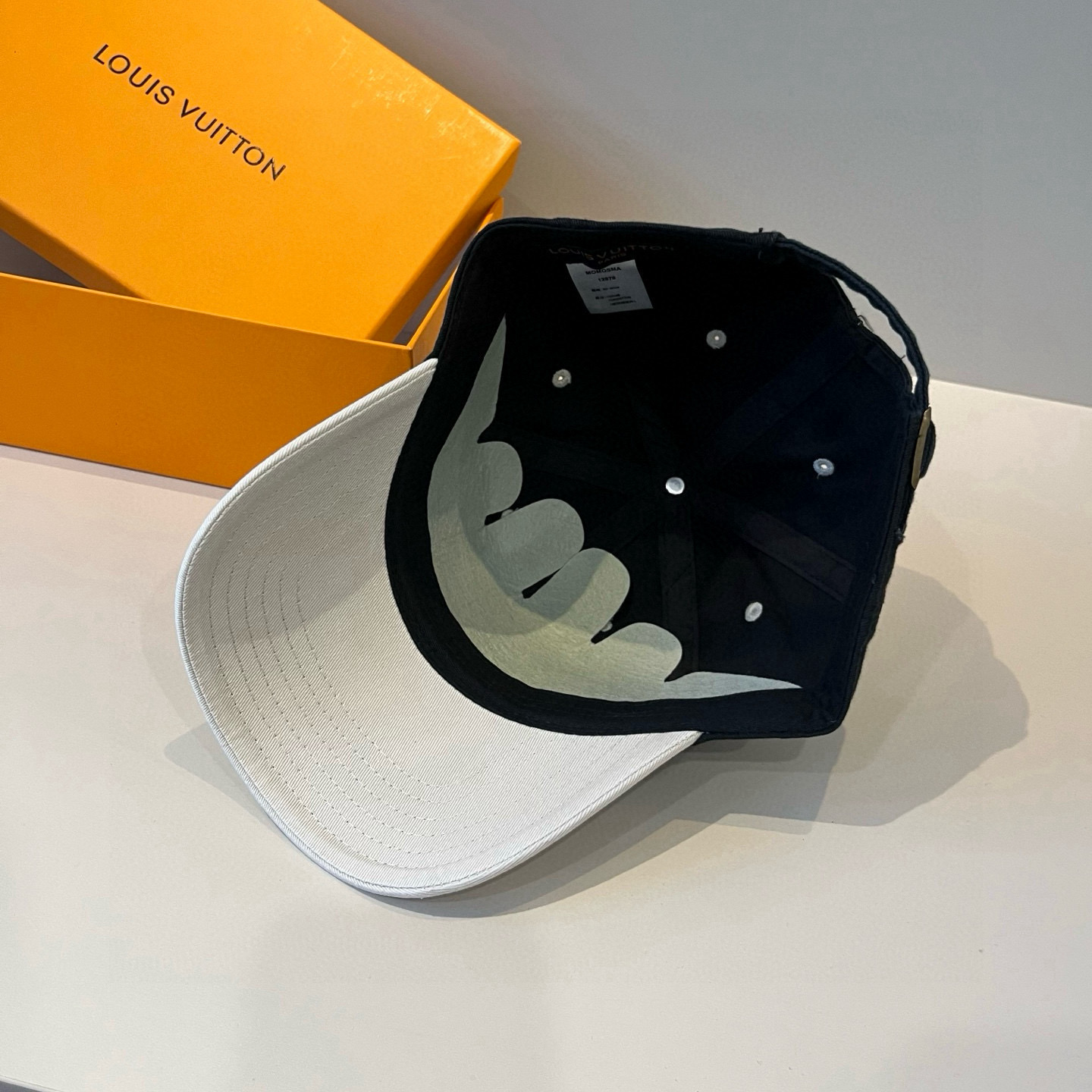 🧢路易威登棒球帽 LouisVuitton😍新款LV棒球帽，重工打造♥️高端大气，百搭款🤗男女通用！跑量