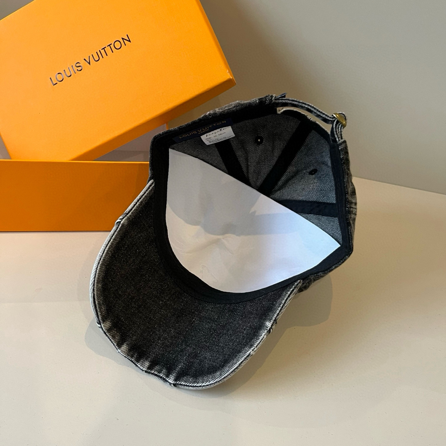 🧢路易威登棒球帽 LouisVuitton😍新款LV棒球帽，重工打造♥️高端大气，百搭款🤗男女通用！跑量