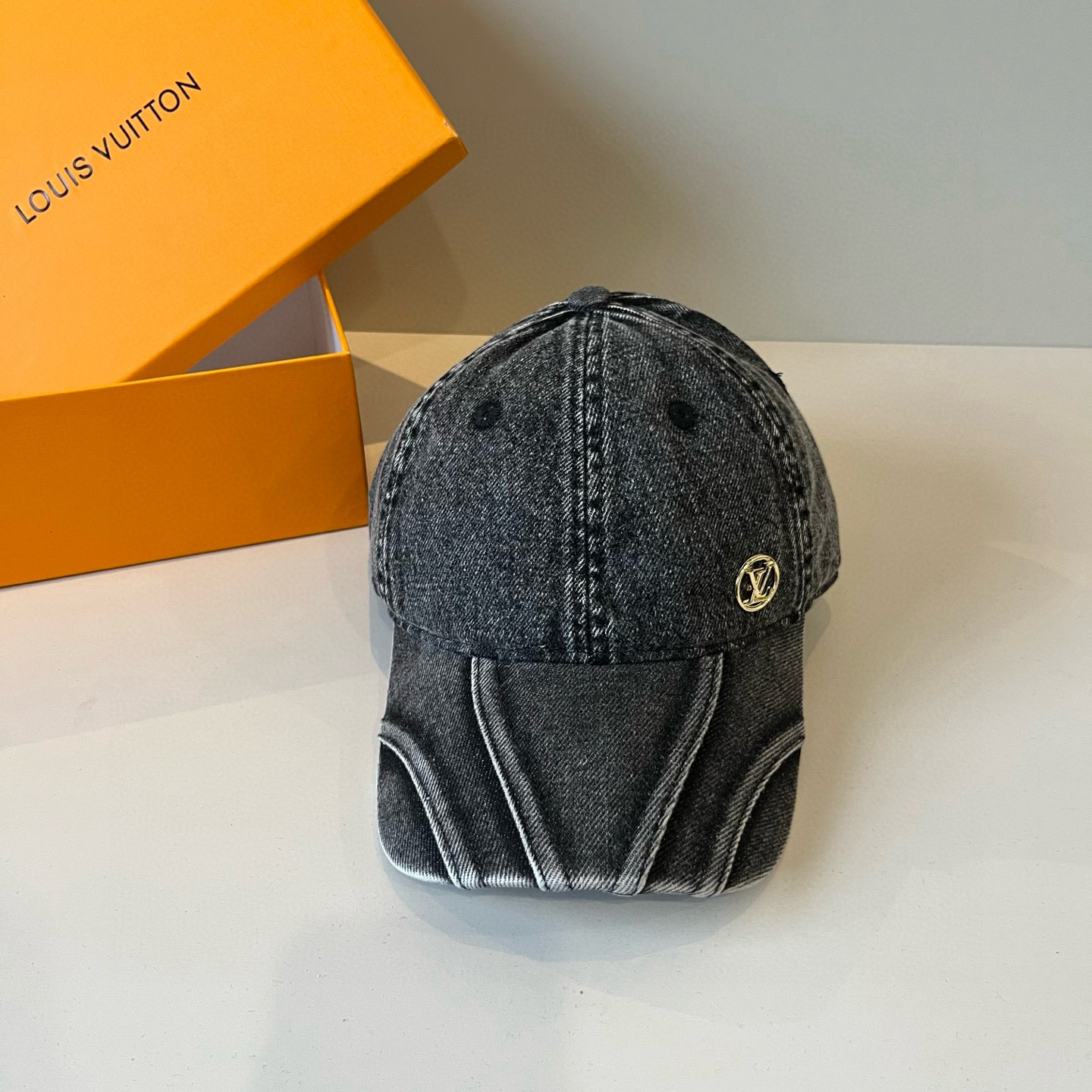 🧢路易威登棒球帽 LouisVuitton😍新款LV棒球帽，重工打造♥️高端大气，百搭款🤗男女通用！跑量