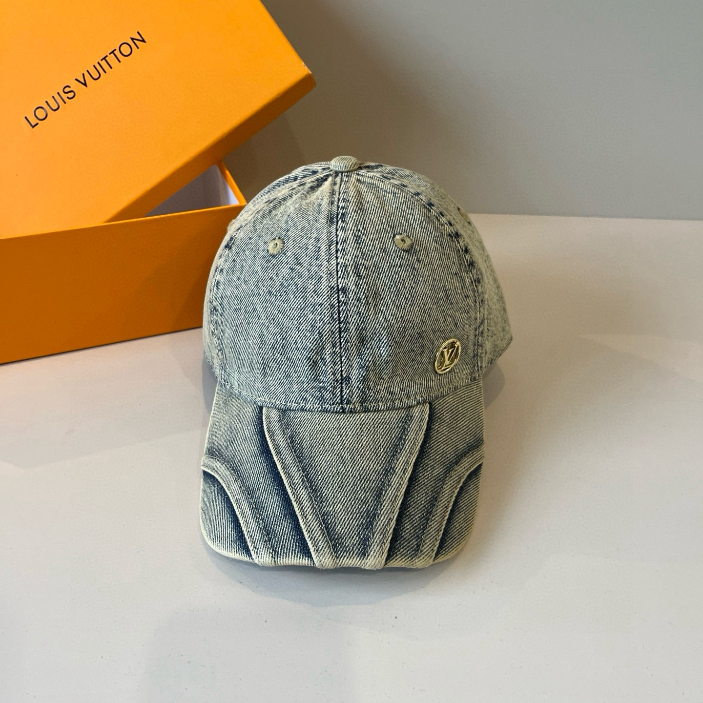 🧢路易威登棒球帽 LouisVuitton😍新款LV棒球帽，重工打造♥️高端大气，百搭款🤗男女通用！跑量